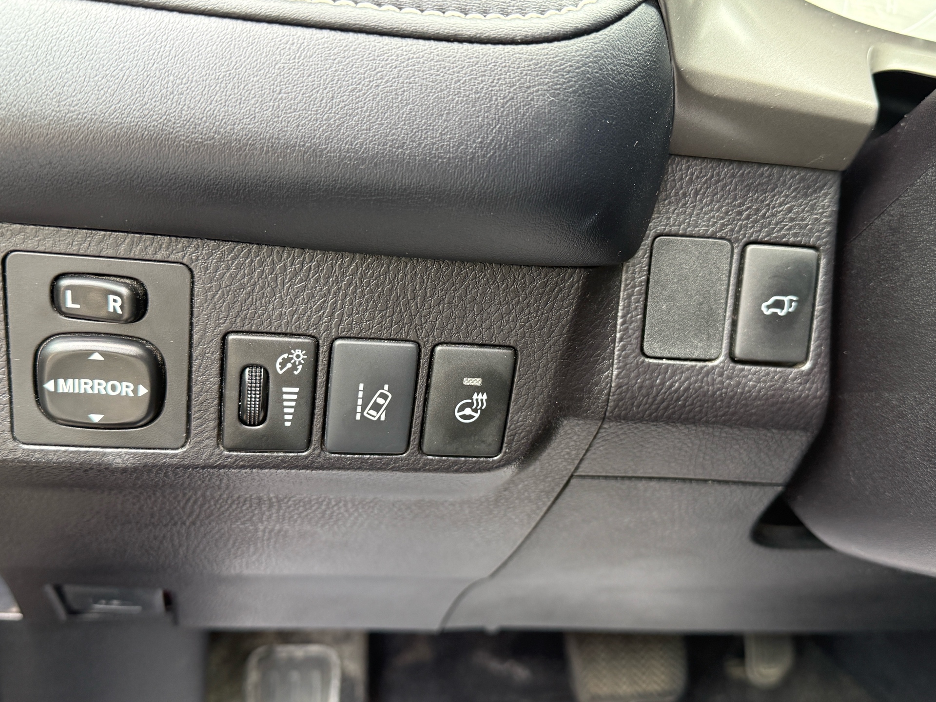 /canadacars/2018-Toyota-RAV4-24448060237639835.jpg