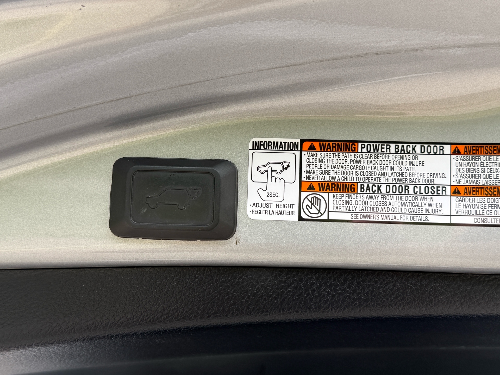 /canadacars/2018-Toyota-RAV4-5678105538236429.jpg