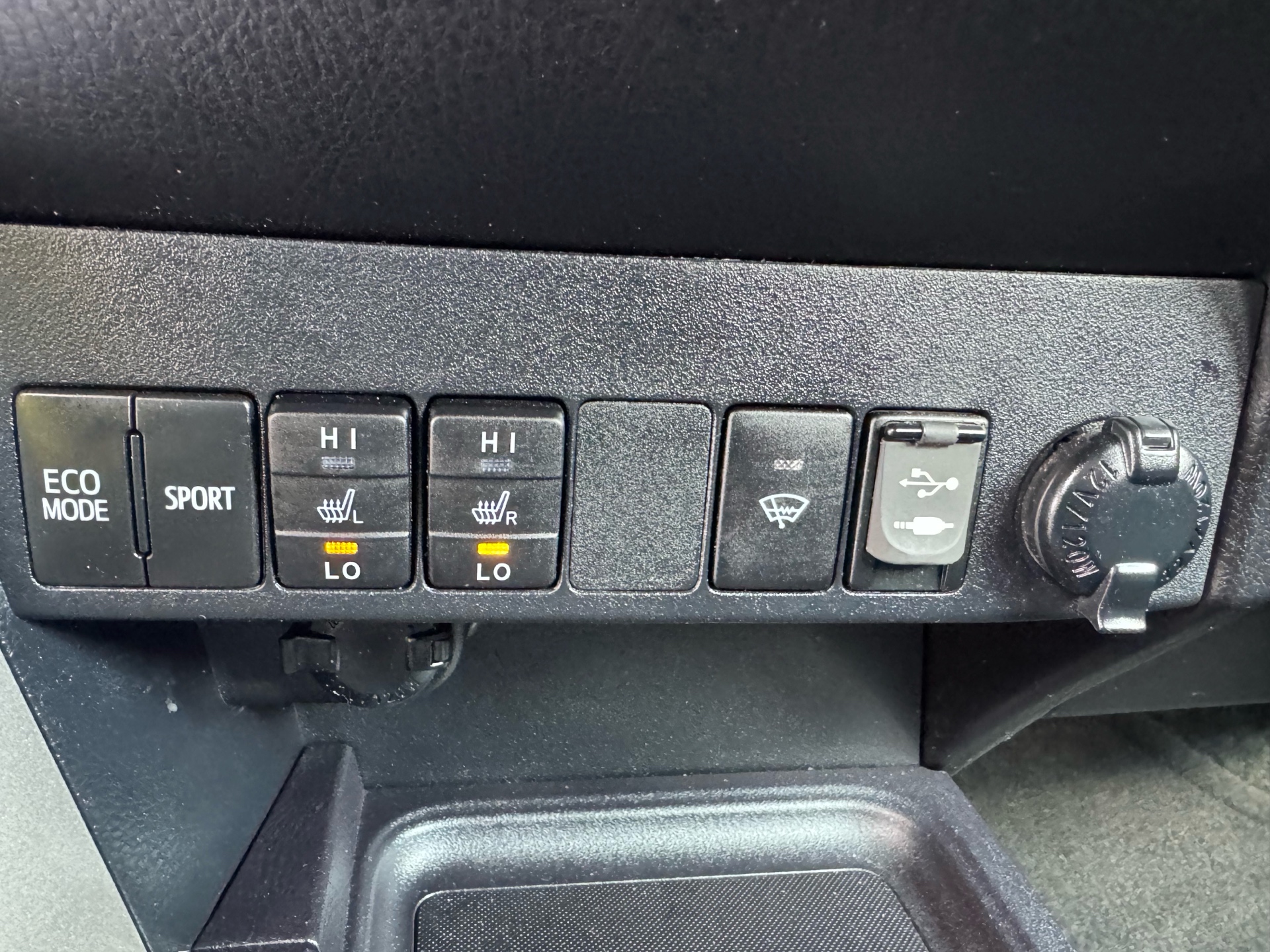 /canadacars/2018-Toyota-RAV4-8625317439527282.jpg