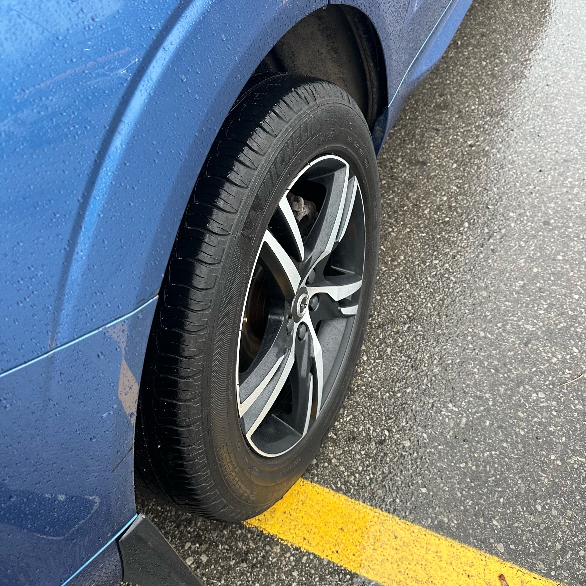 /canadacars/2018-VOLVO-XC60-49583310262979285.jpg