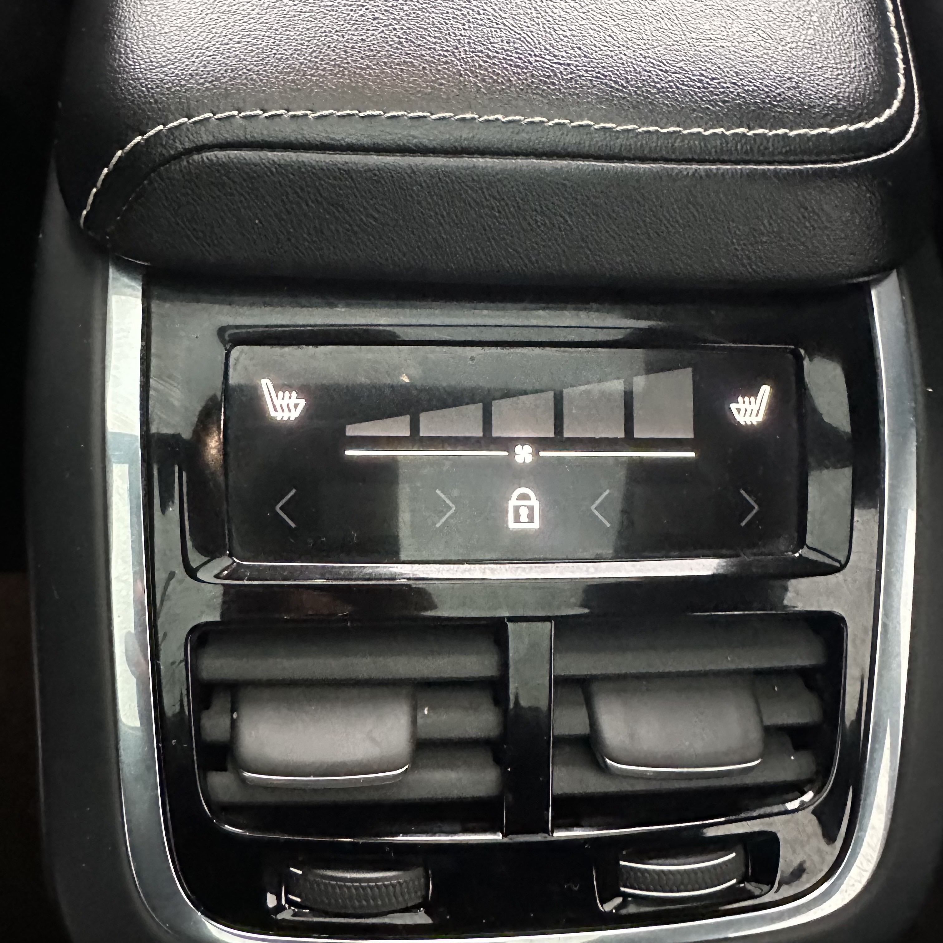 /canadacars/2018-VOLVO-XC60-5301820353101458.jpg