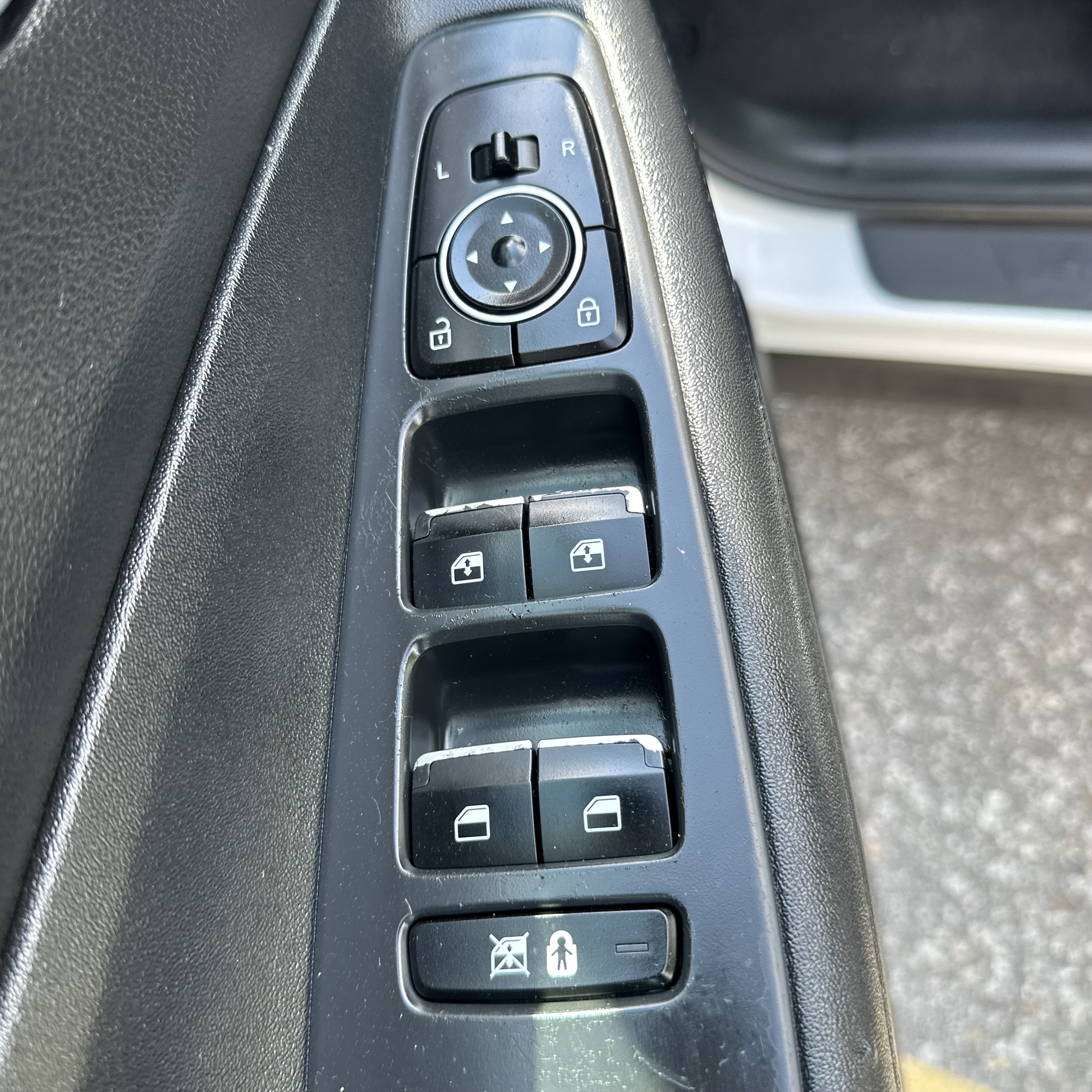/canadacars/2019-Hyundai-SantaFe-21646158251523206.jpg