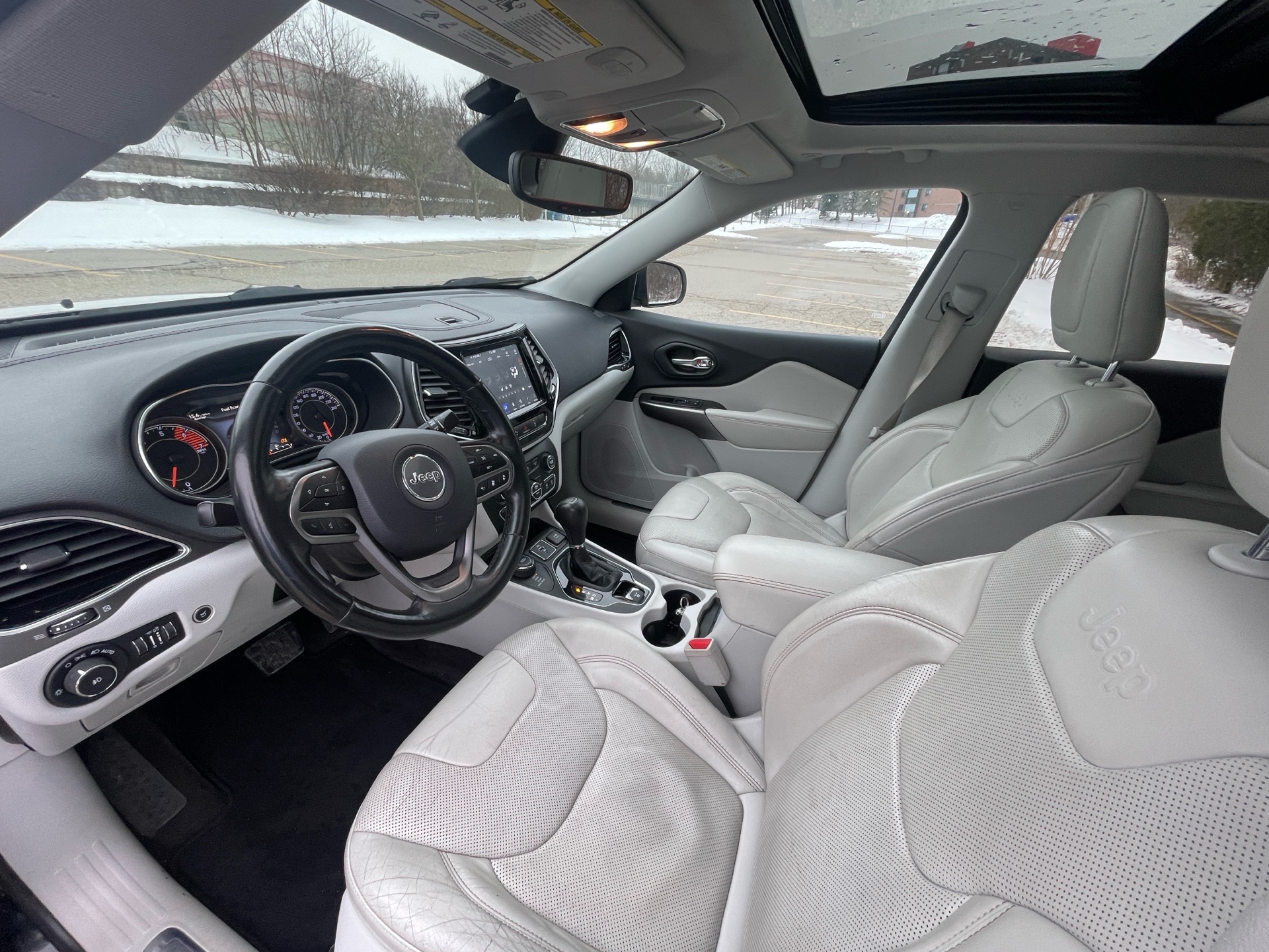 /canadacars/2019-Jeep-Cherokee-15066889396625838.jpg