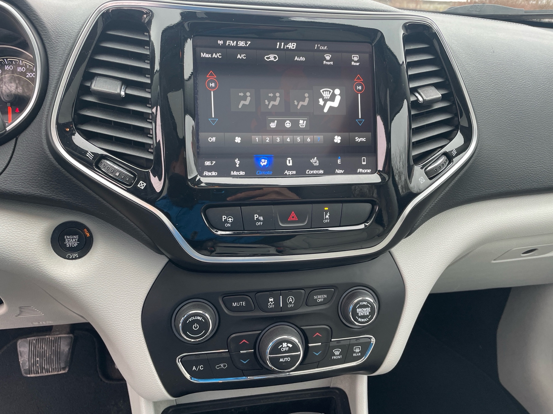 /canadacars/2019-Jeep-Cherokee-5883468933940621.jpg