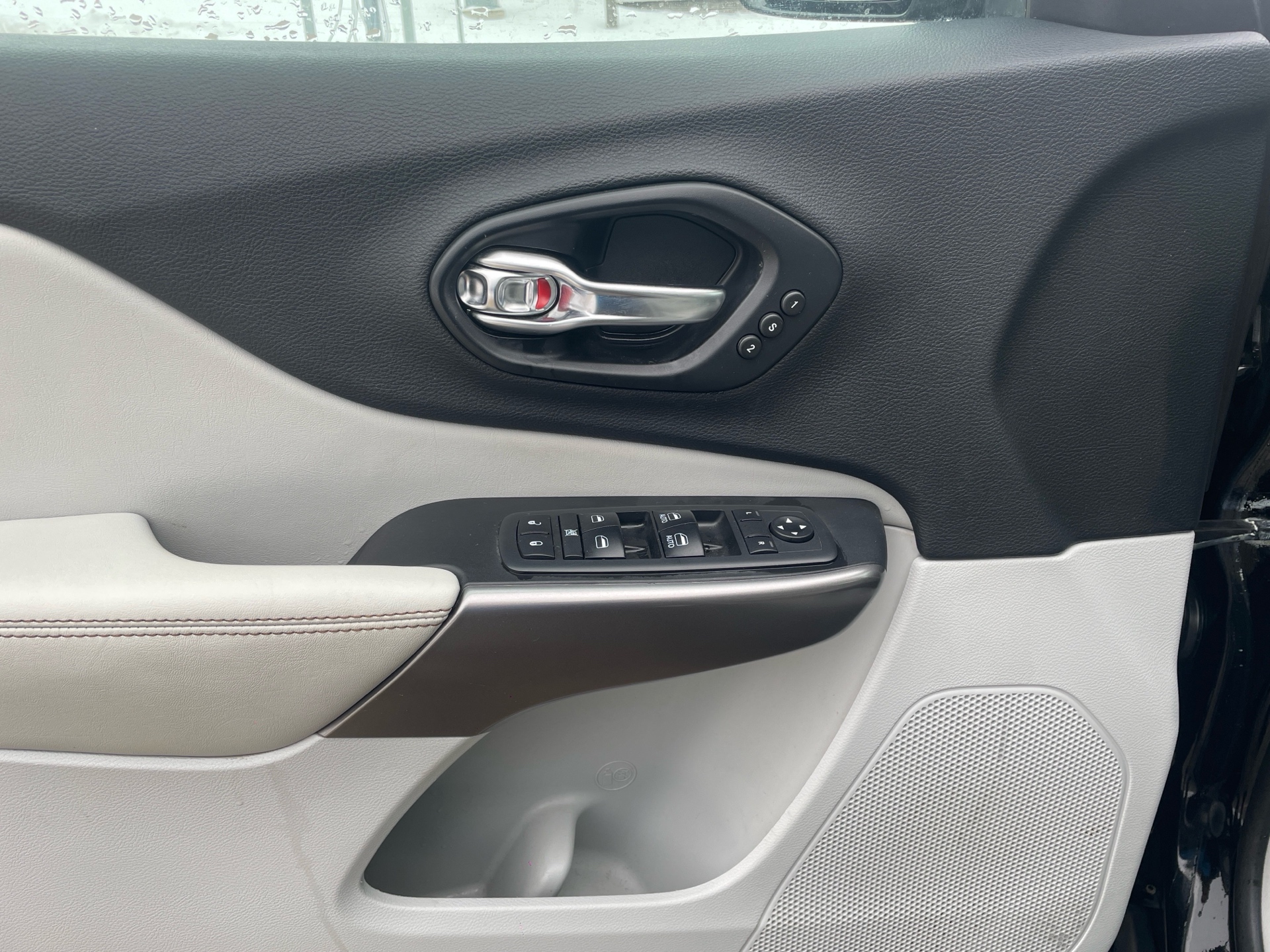 /canadacars/2019-Jeep-Cherokee-5969813402773403.jpg