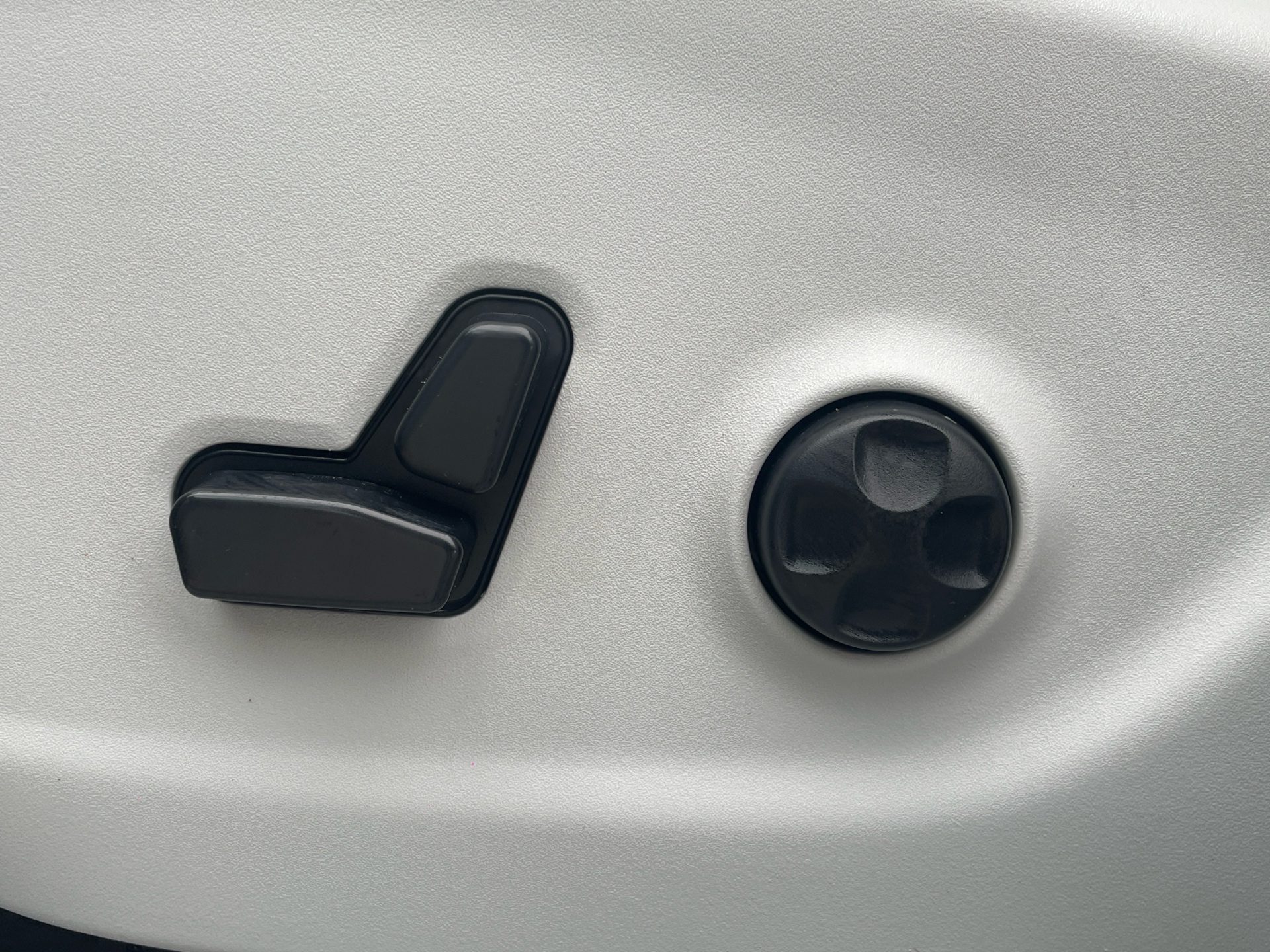 /canadacars/2019-Jeep-Cherokee-9259602481266491.jpg