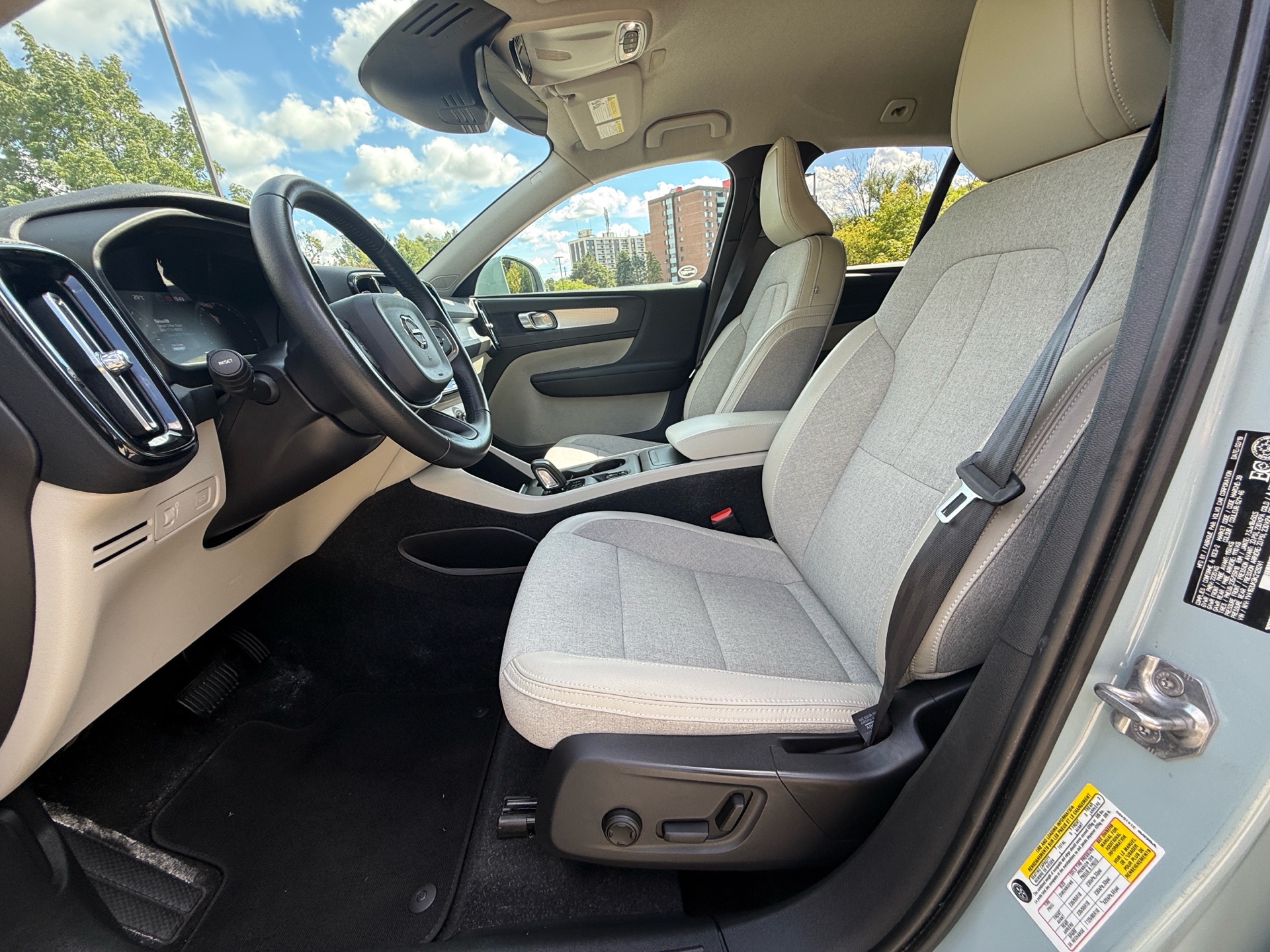/canadacars/2019-Volvo-XC40-7098253708104314.jpg