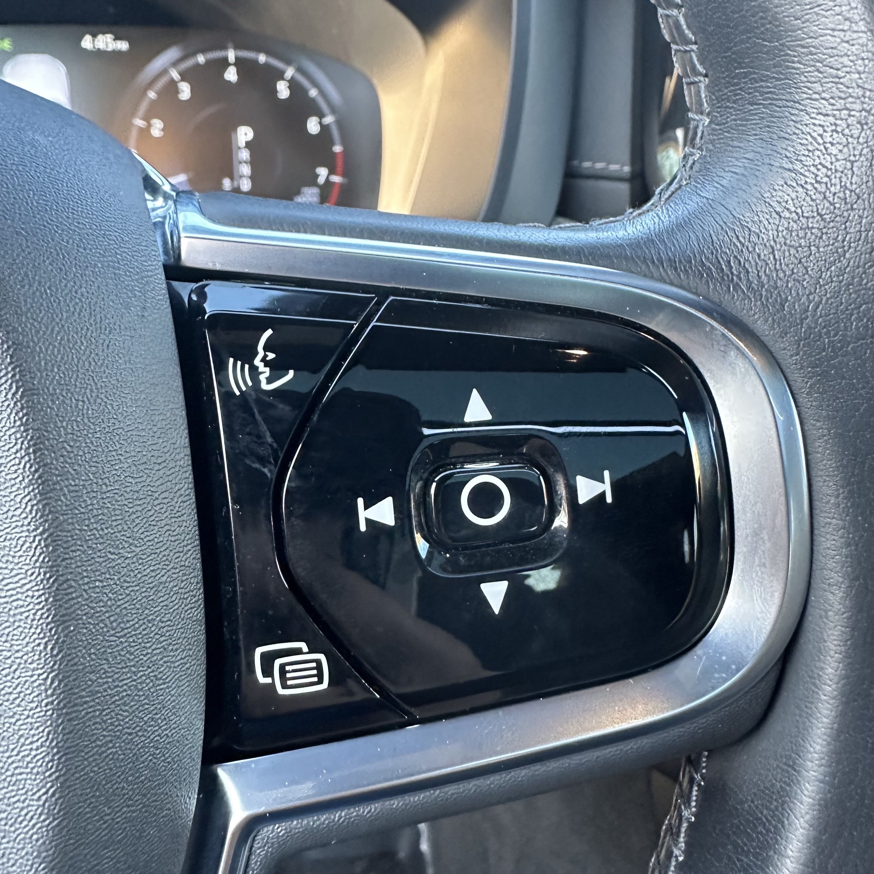 /canadacars/2020-VOLVO-XC60-47991155384109474.jpg