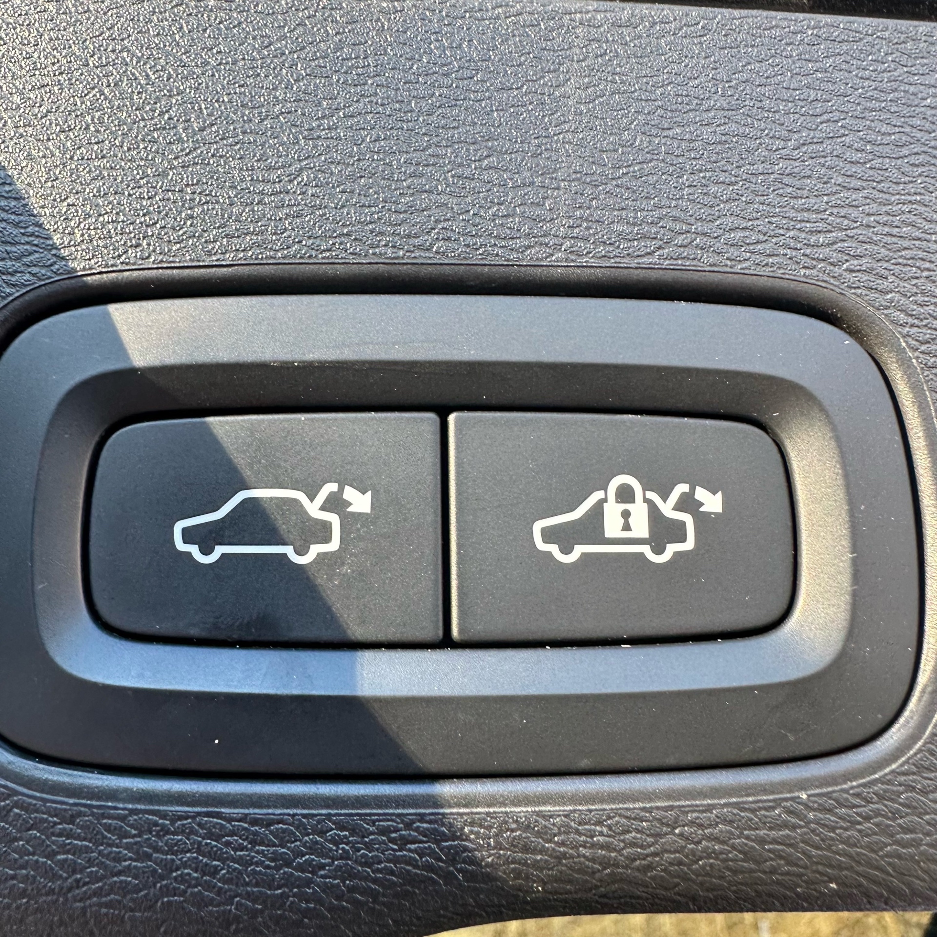 /canadacars/2020-VOLVO-XC60-4850174868630883.jpg