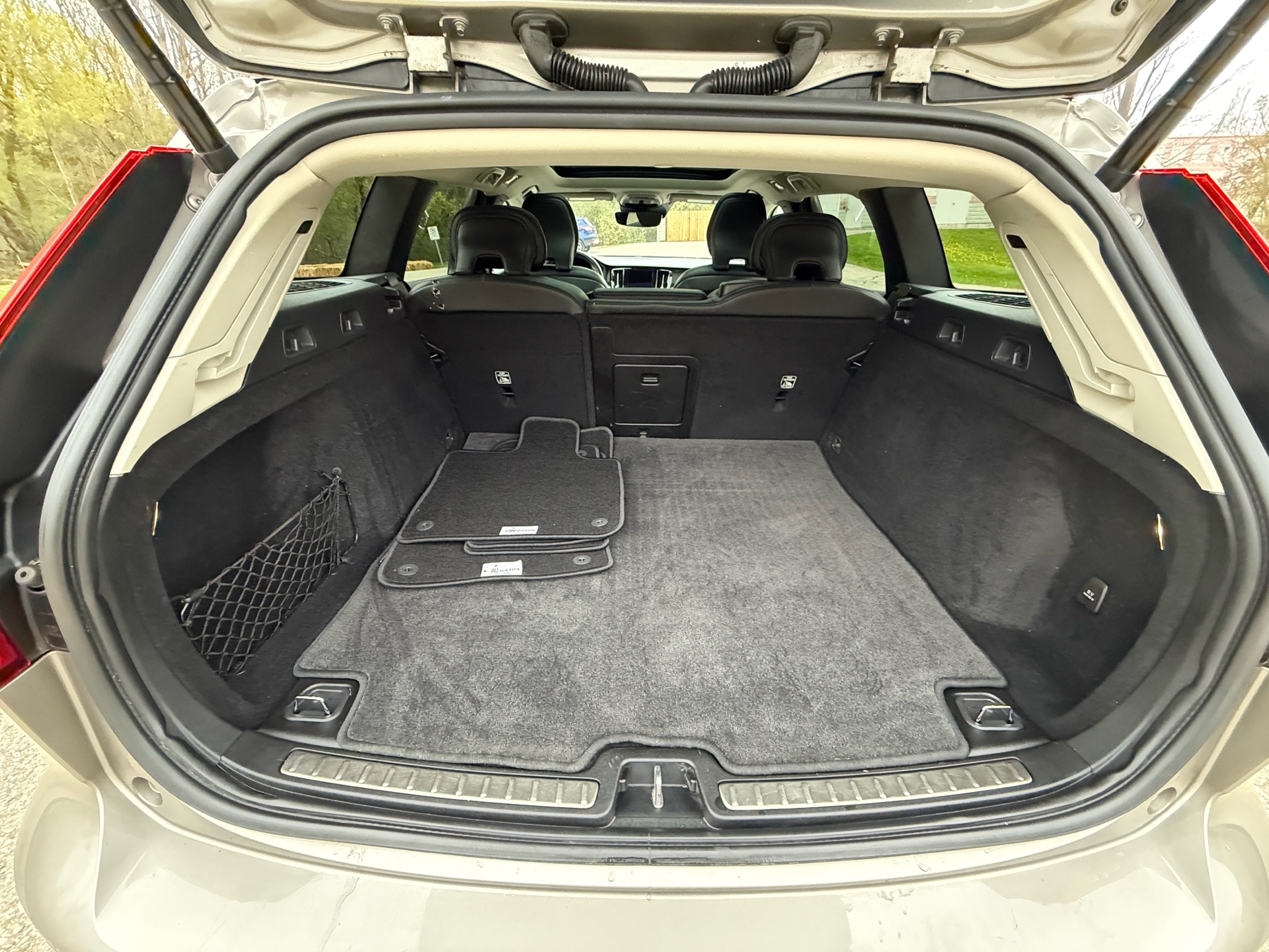 /canadacars/2021-Volvo-V60Cross-04035884901636355.jpg