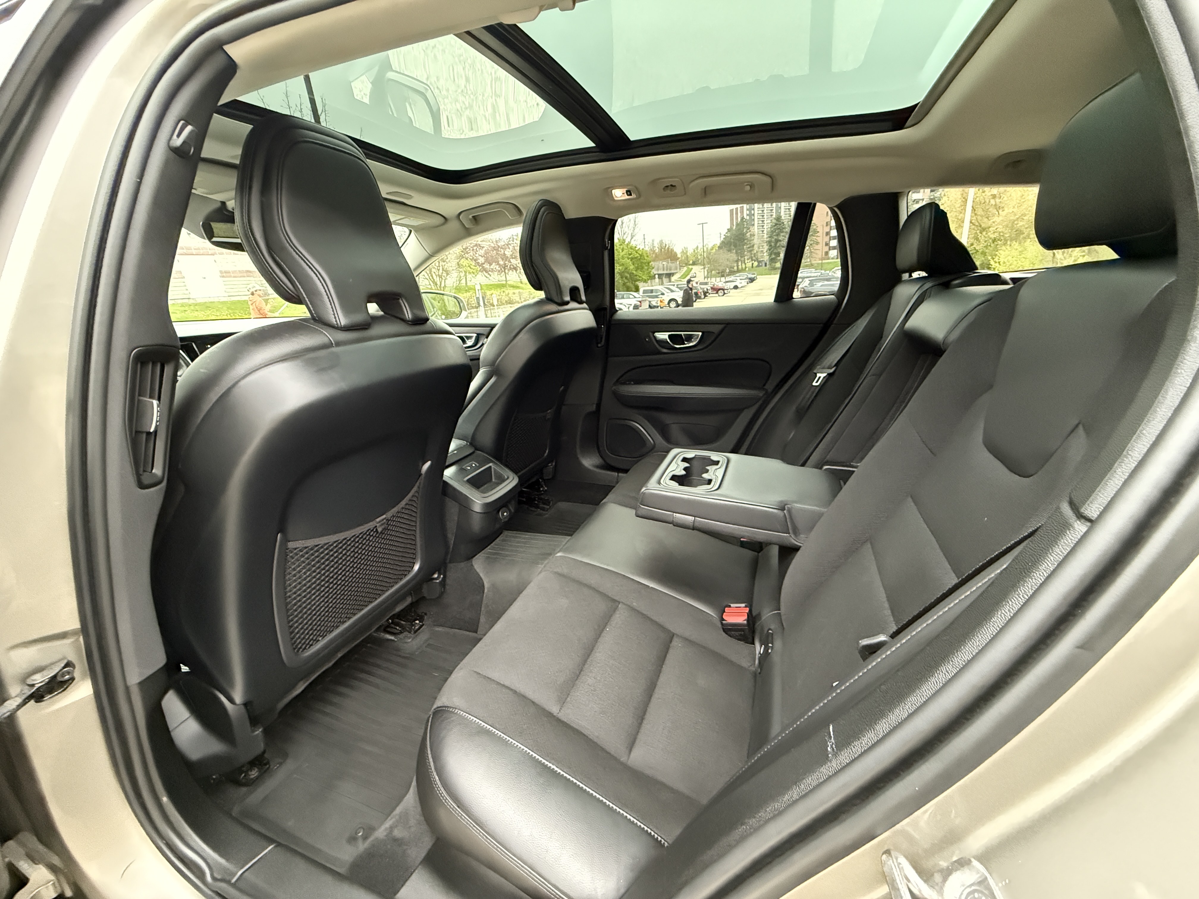 /canadacars/2021-Volvo-V60Cross-36796151841619995.jpg