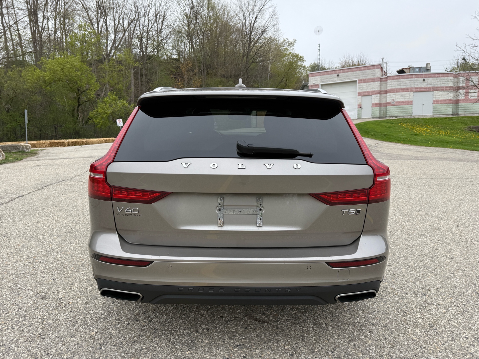 /canadacars/2021-Volvo-V60Cross-3758794626934907.jpg