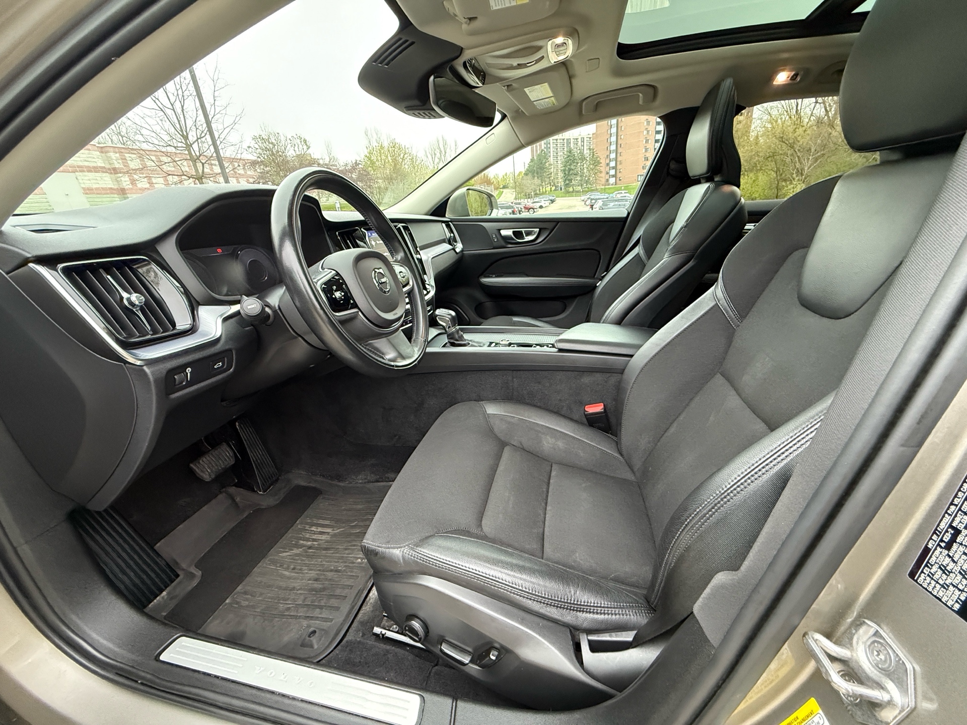 /canadacars/2021-Volvo-V60Cross-6649624613754348.jpg