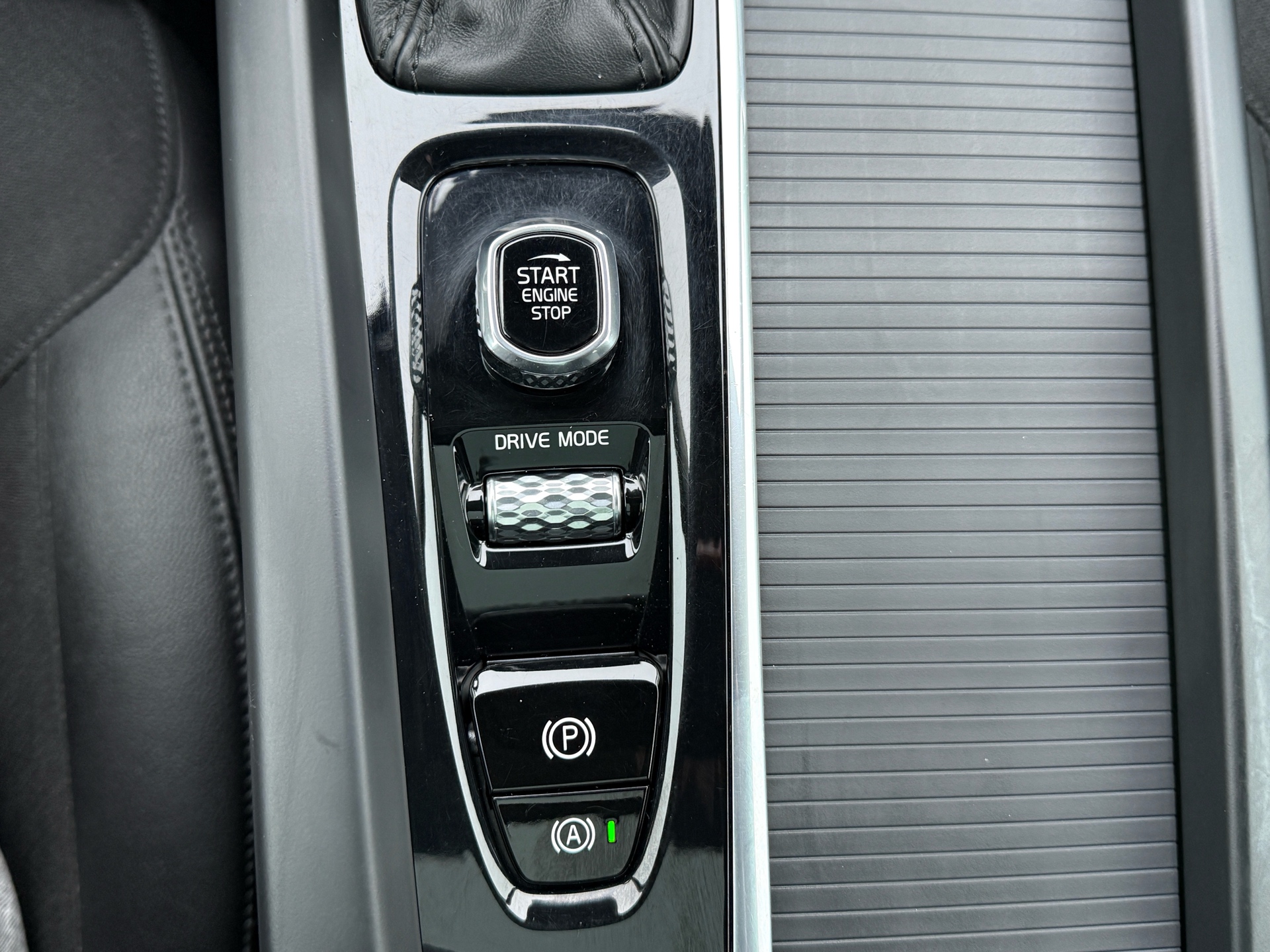 /canadacars/2021-Volvo-V60Cross-7161194343978576.jpg