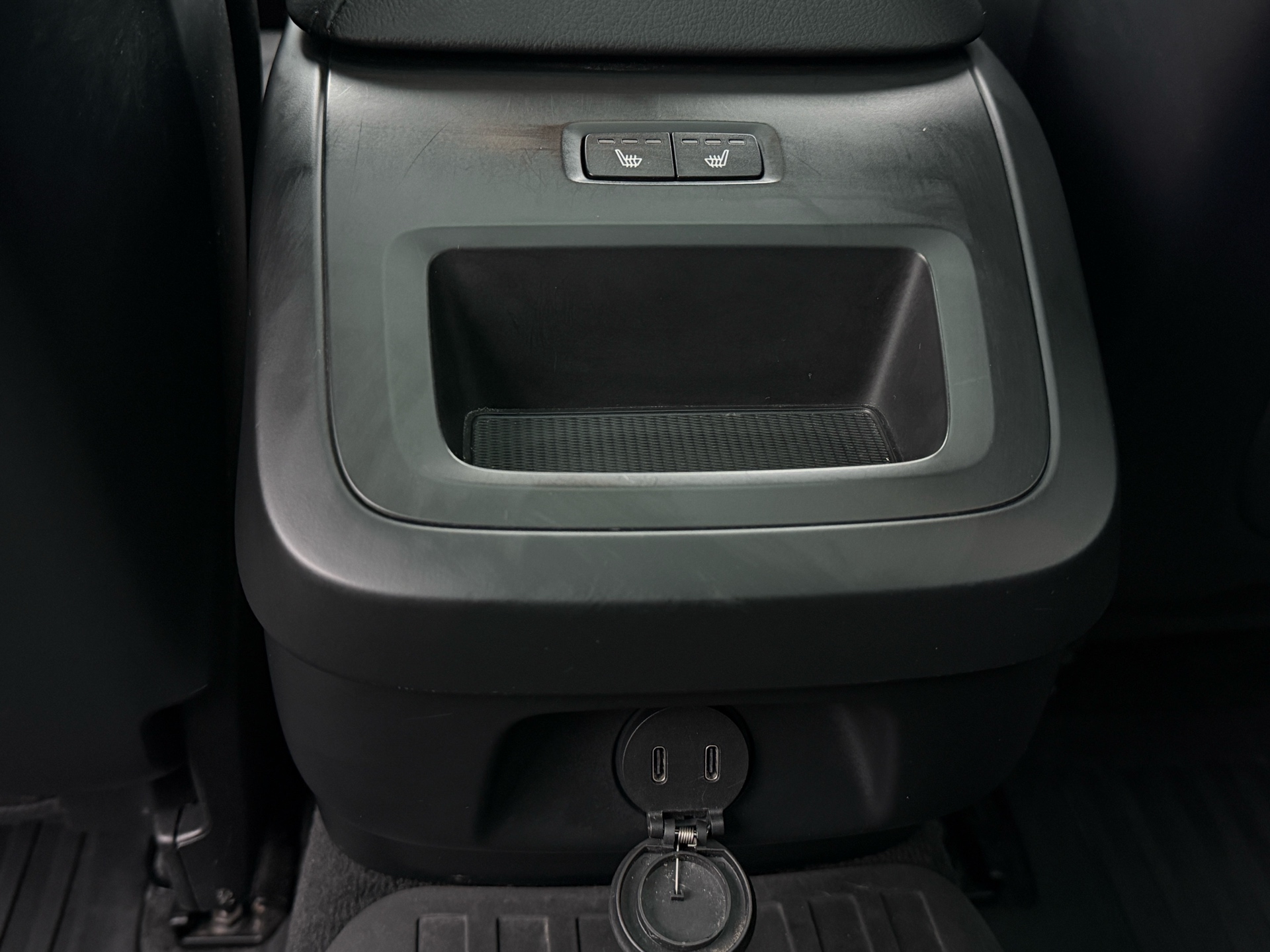 /canadacars/2021-Volvo-V60Cross-7509931588330012.jpg