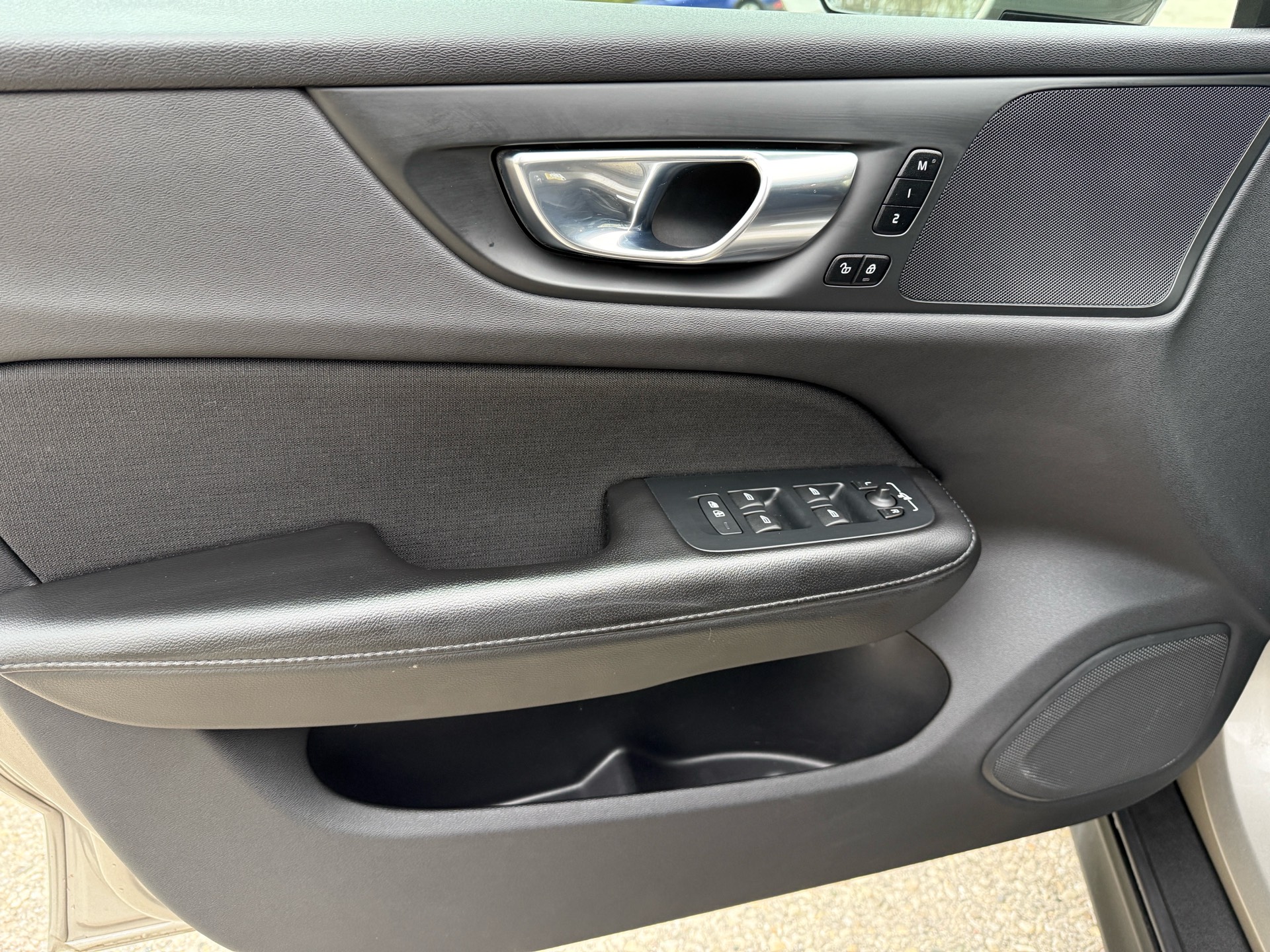 /canadacars/2021-Volvo-V60Cross-7639082429456552.jpg