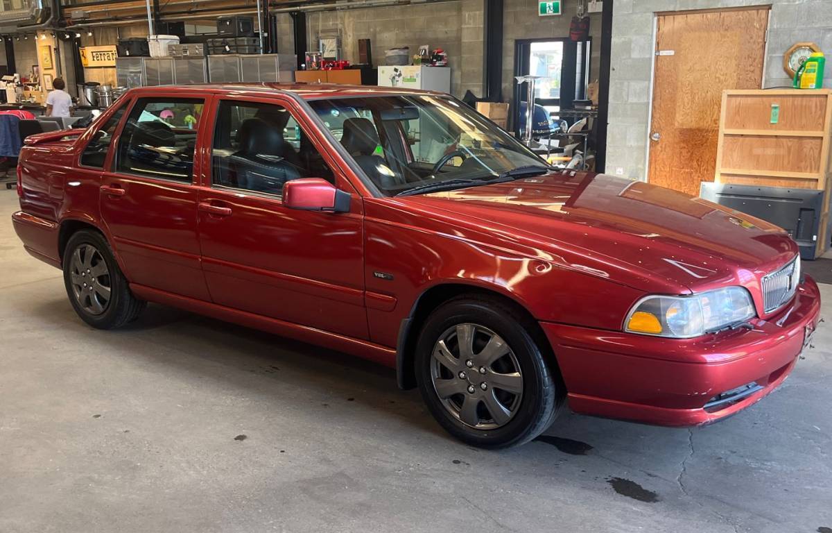 /canwestautoinc/1998-Volvo-S70Series-4459321319088887.jpg