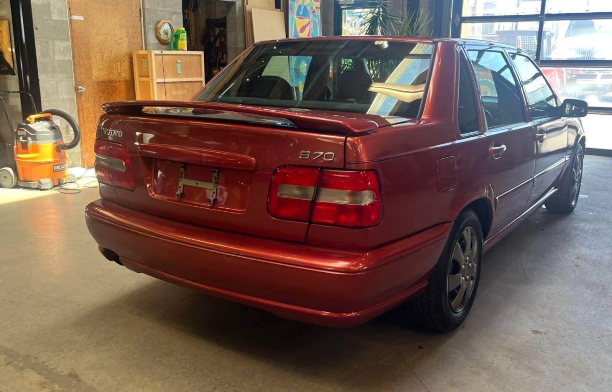 /canwestautoinc/1998-Volvo-S70Series-5428929451782034.jpg