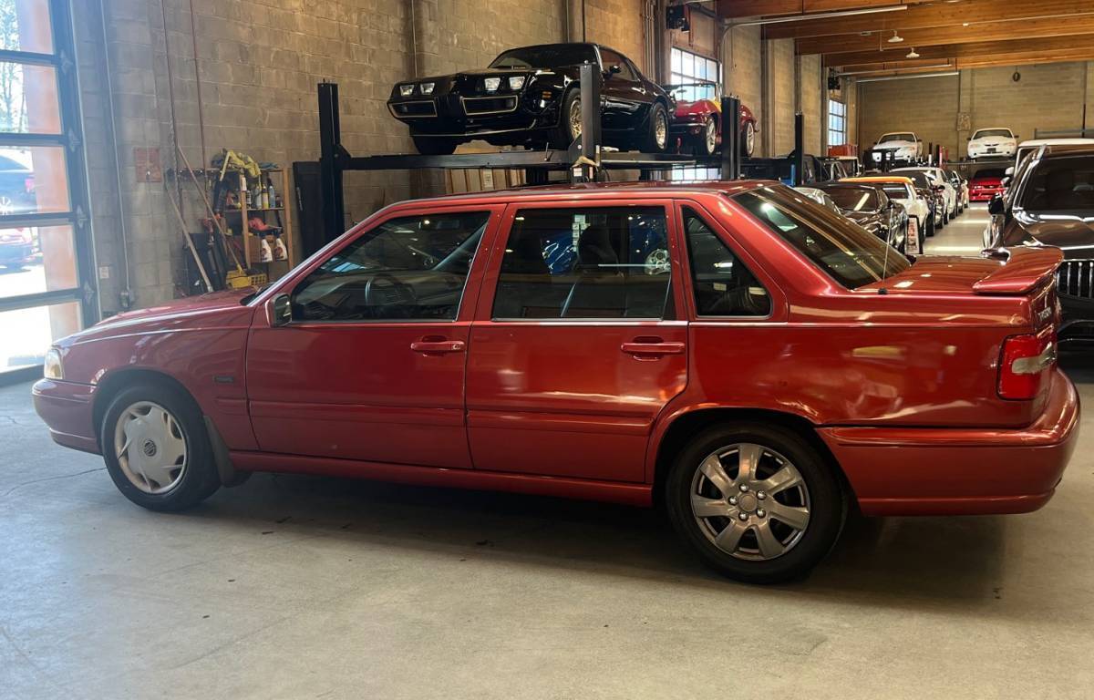 /canwestautoinc/1998-Volvo-S70Series-7729255289390109.jpg