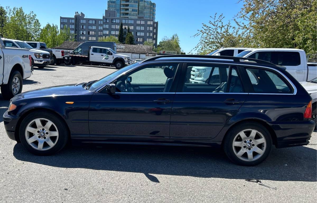 /canwestautoinc/2002-BMW-3Series-9580555430837554.jpg