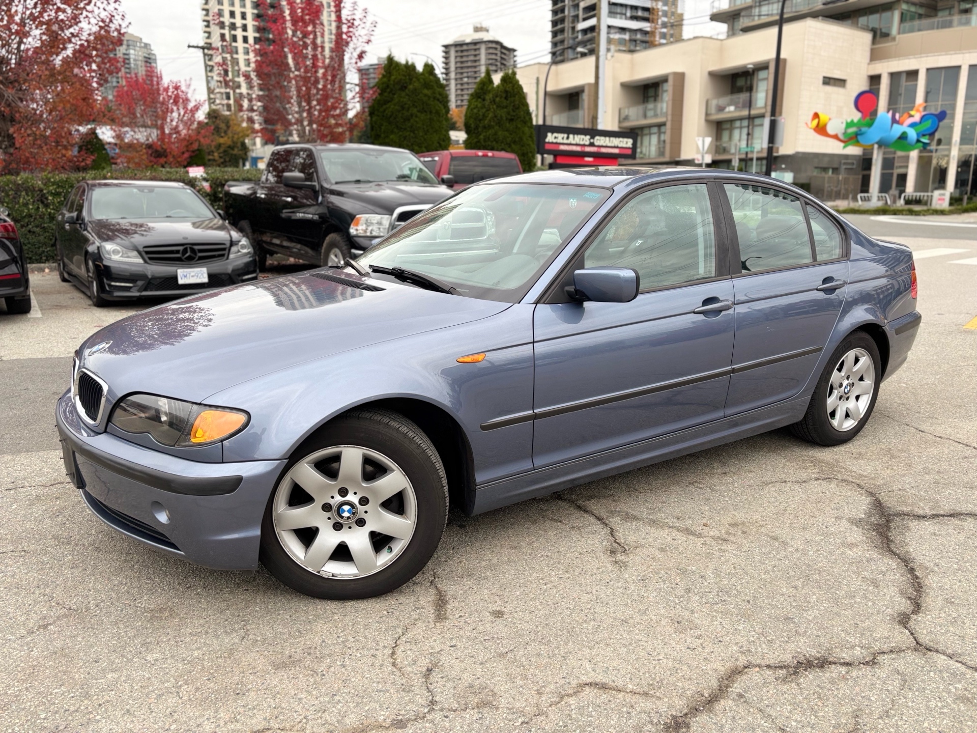 /canwestautoinc/2004-BMW-3Series-15793811839448346.jpg