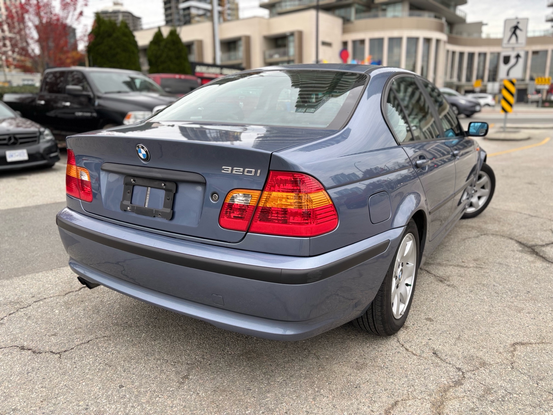 /canwestautoinc/2004-BMW-3Series-5923983285368353.jpg
