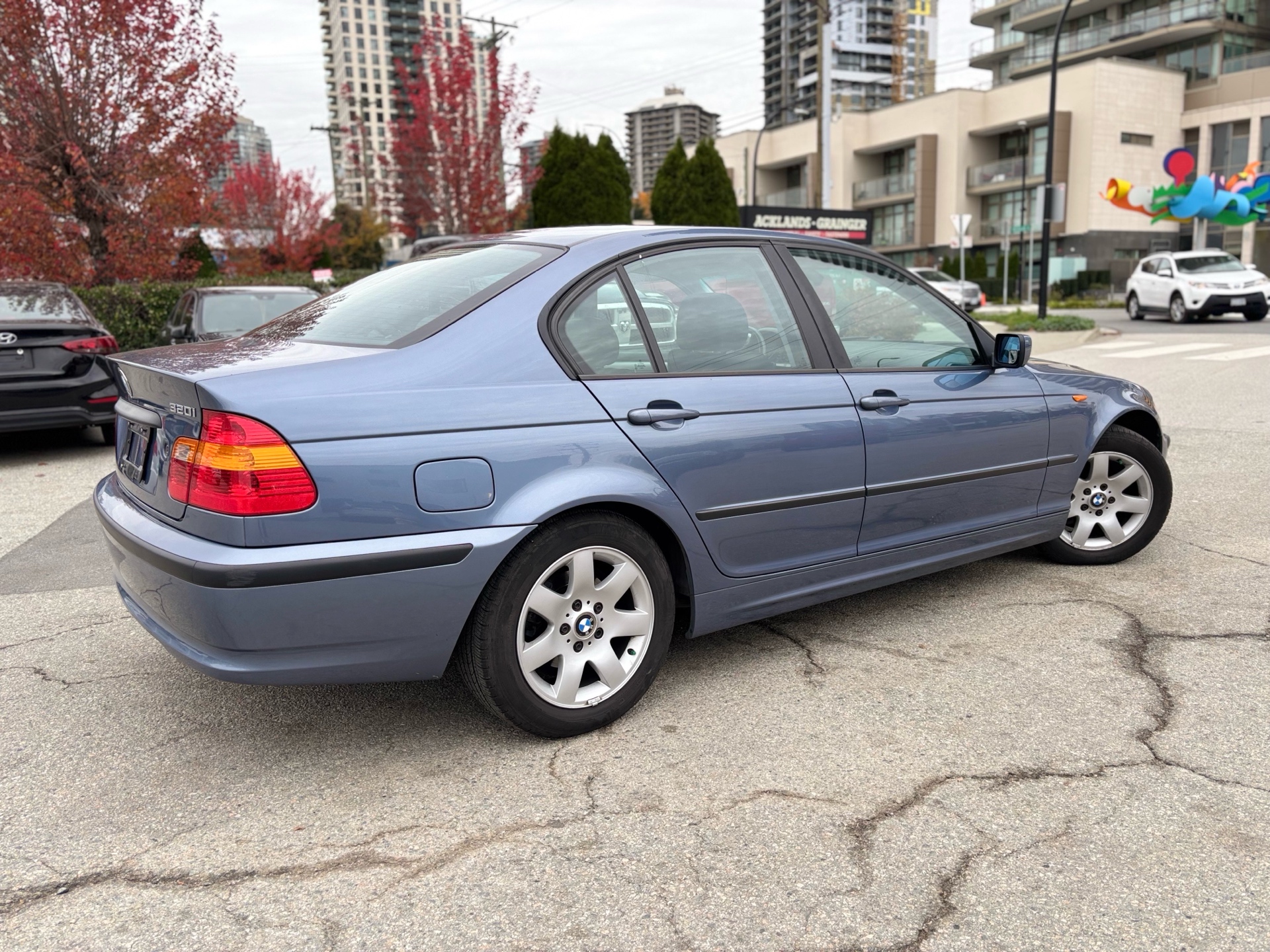 /canwestautoinc/2004-BMW-3Series-8239543134233682.jpg
