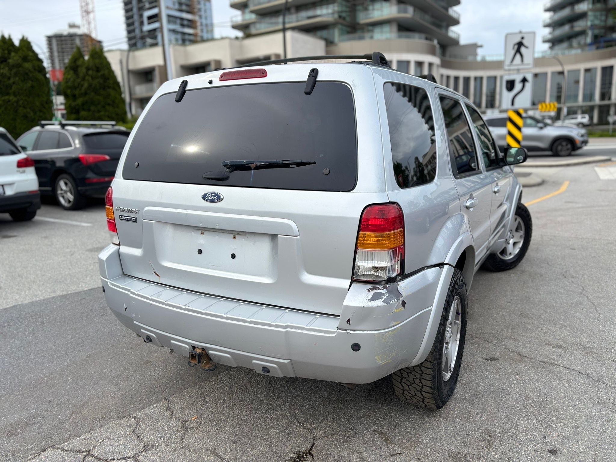 /canwestautoinc/2005-Ford-Escape-33386061071321294.jpg