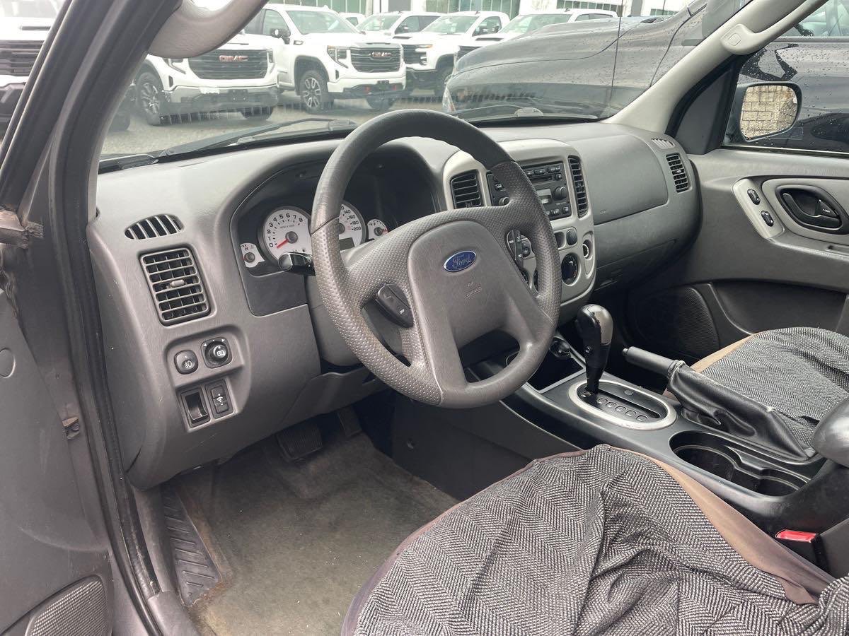 /canwestautoinc/2005-Ford-Escape-5161247539373814.jpg