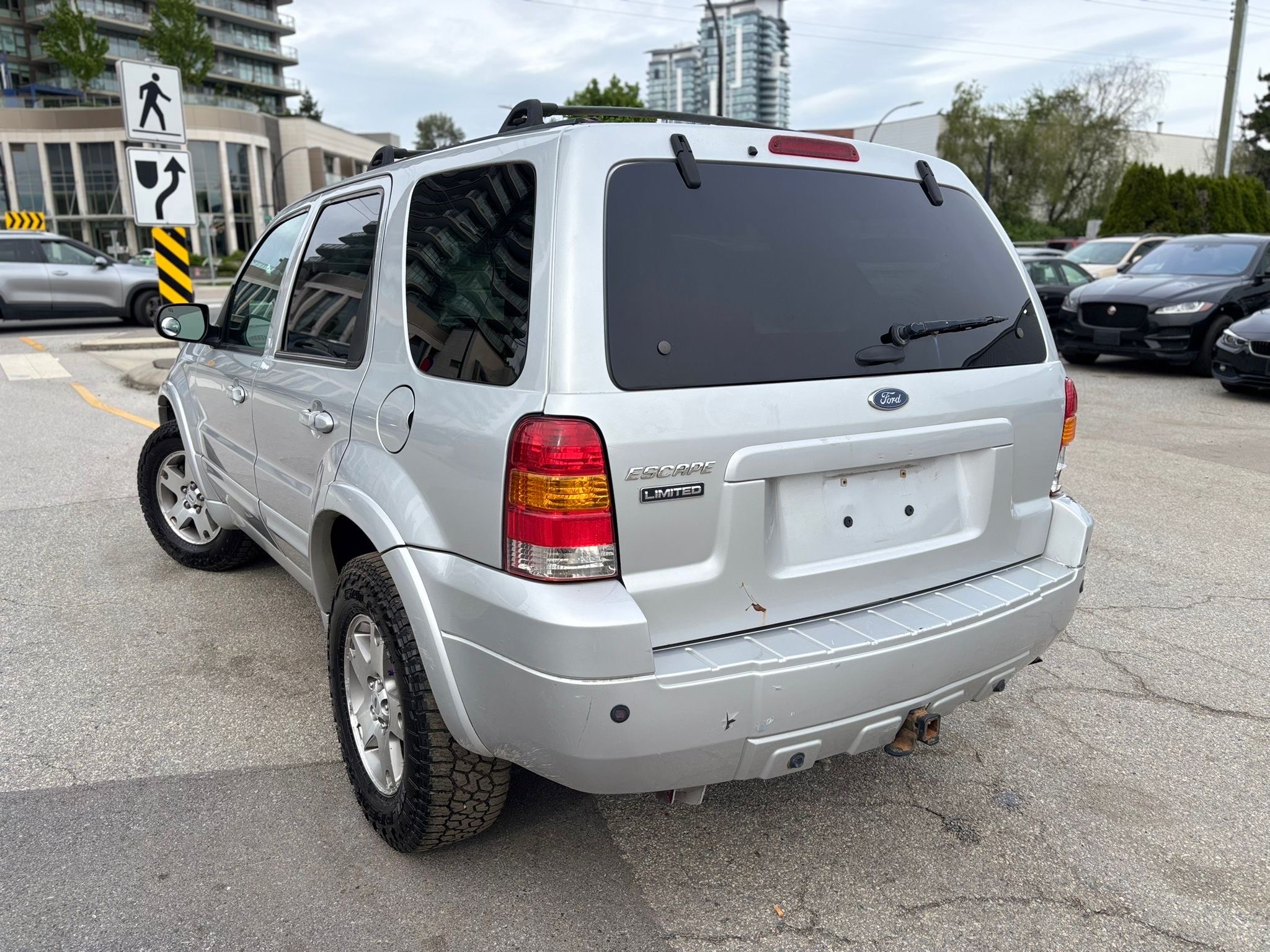 /canwestautoinc/2005-Ford-Escape-6016841745907251.jpg