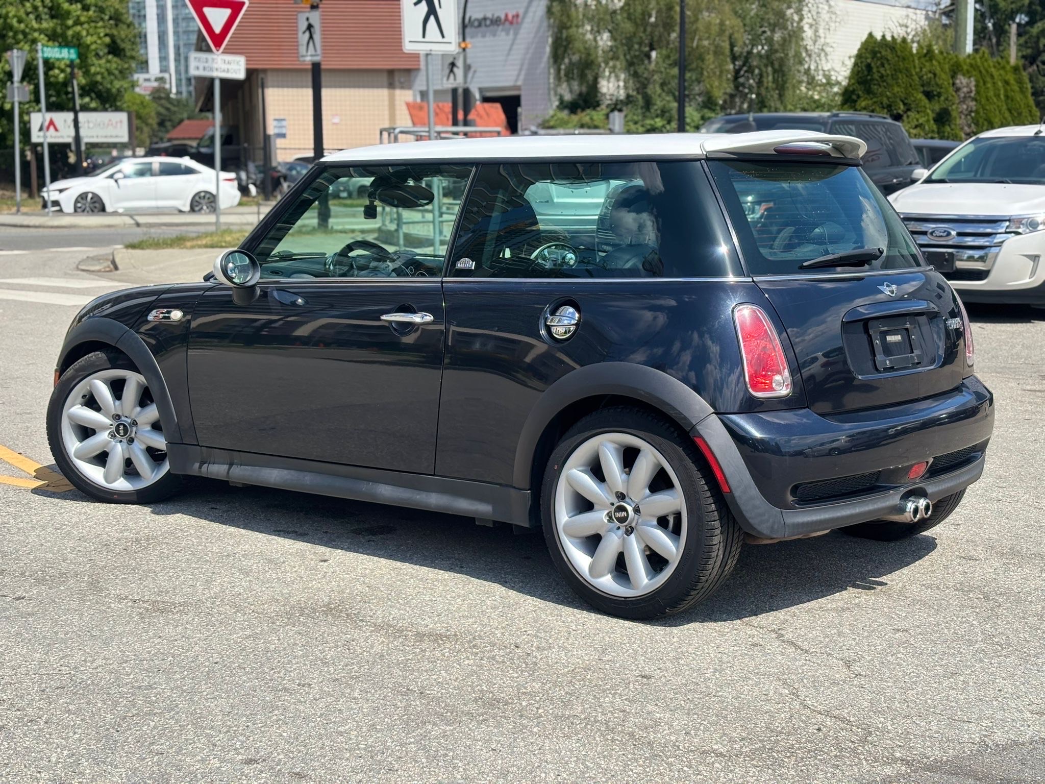 /canwestautoinc/2006-MINI-CooperHardtop-020644267396823013.jpg
