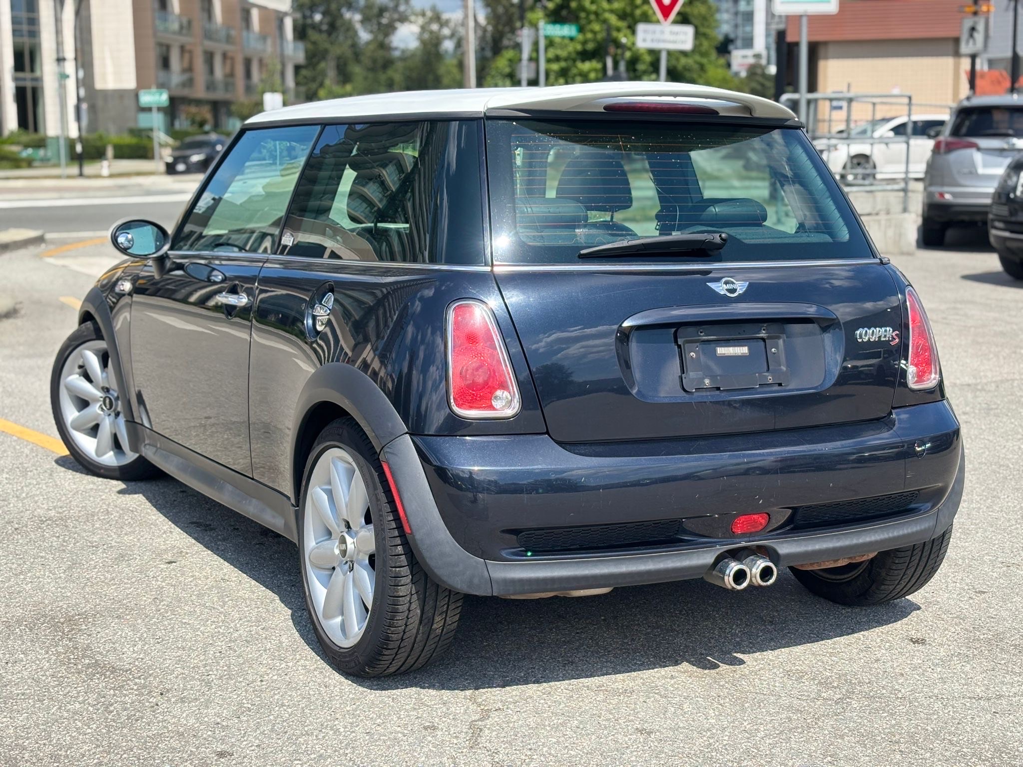 /canwestautoinc/2006-MINI-CooperHardtop-815063226454612.jpg