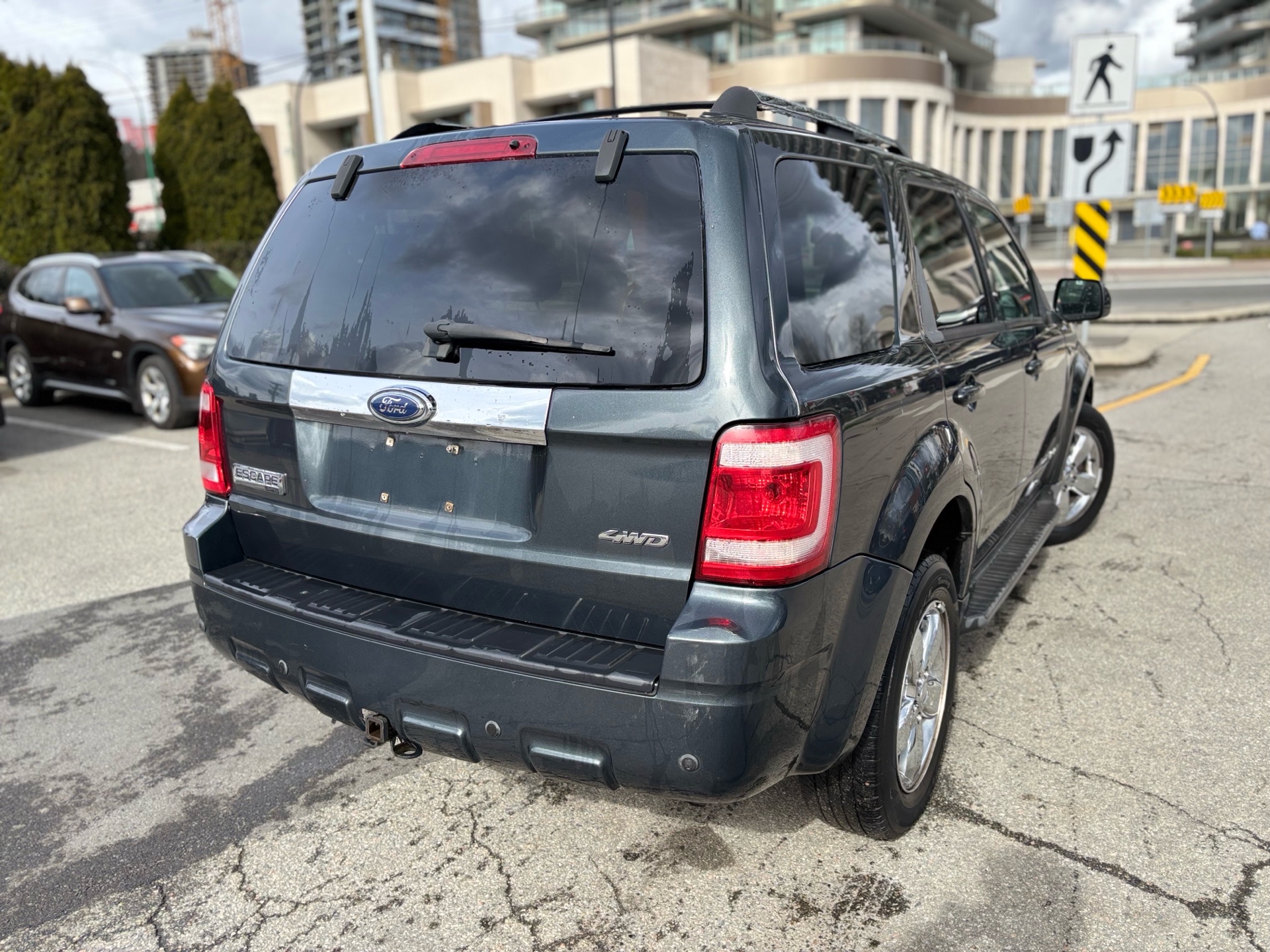 /canwestautoinc/2008-Ford-Escape-4320904455382135.jpg