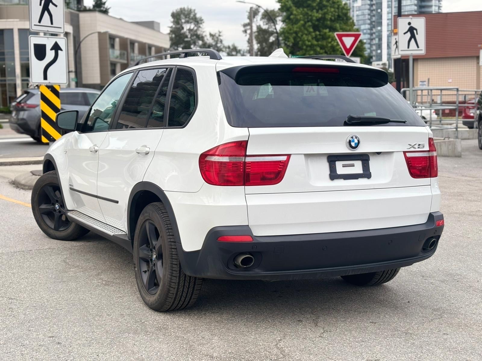 /canwestautoinc/2009-BMW-X5-7264115897637815.jpg