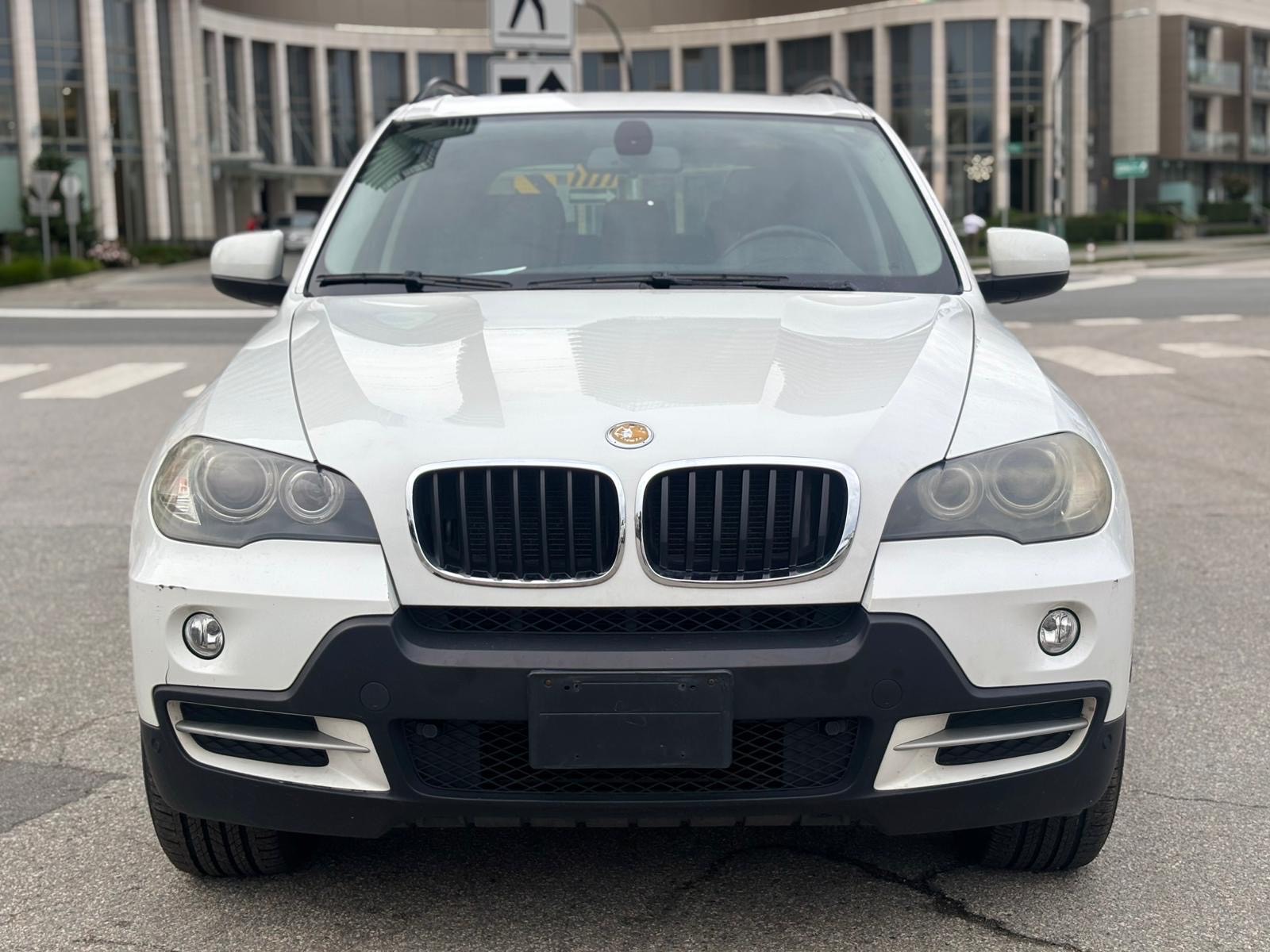 Voxcar SMART airbag deployment systemDual front airbags SUV in White, VANCOUVER