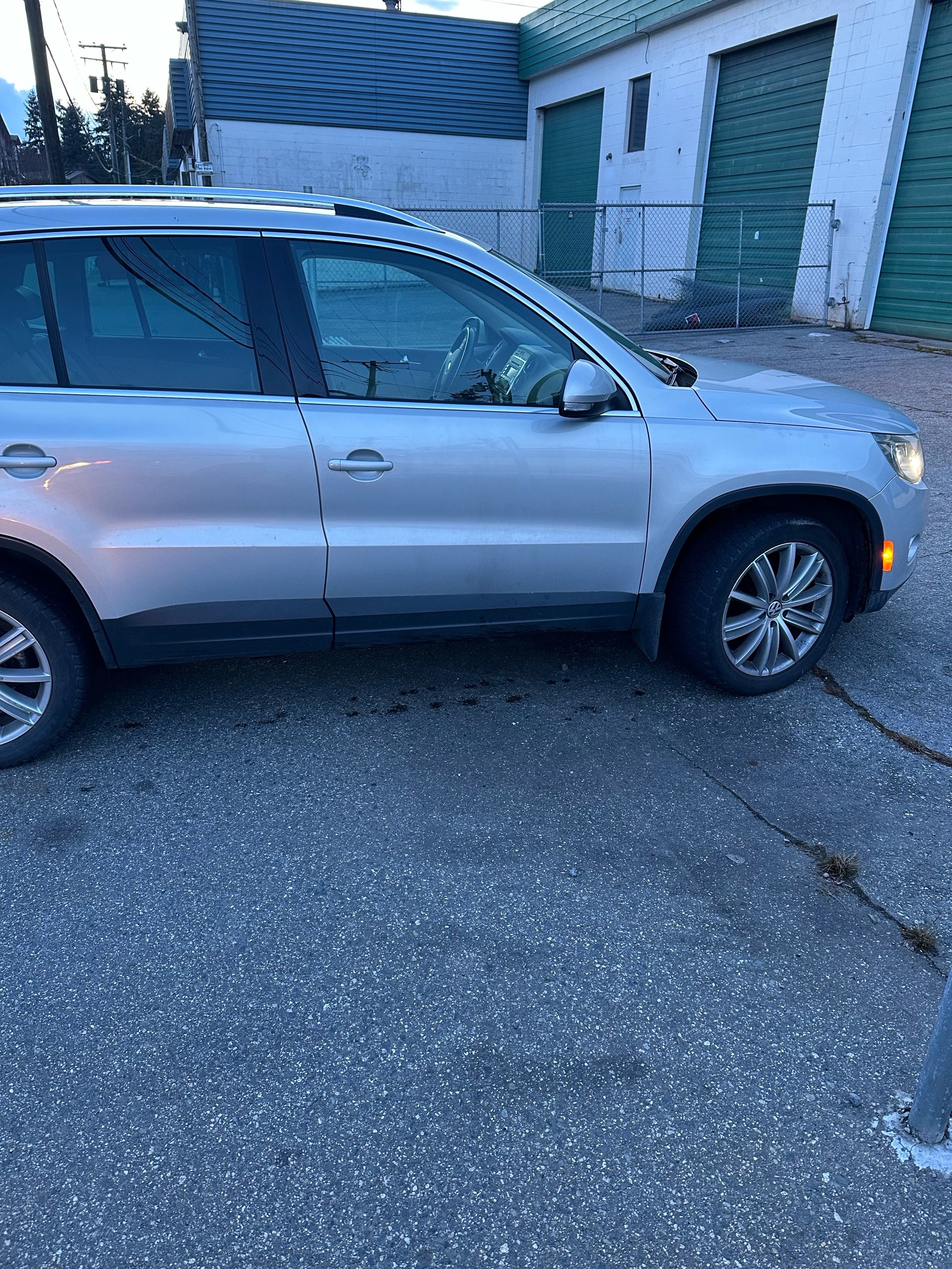 /canwestautoinc/2009-Volkswagen-Tiguan-3078691099420676.jpg