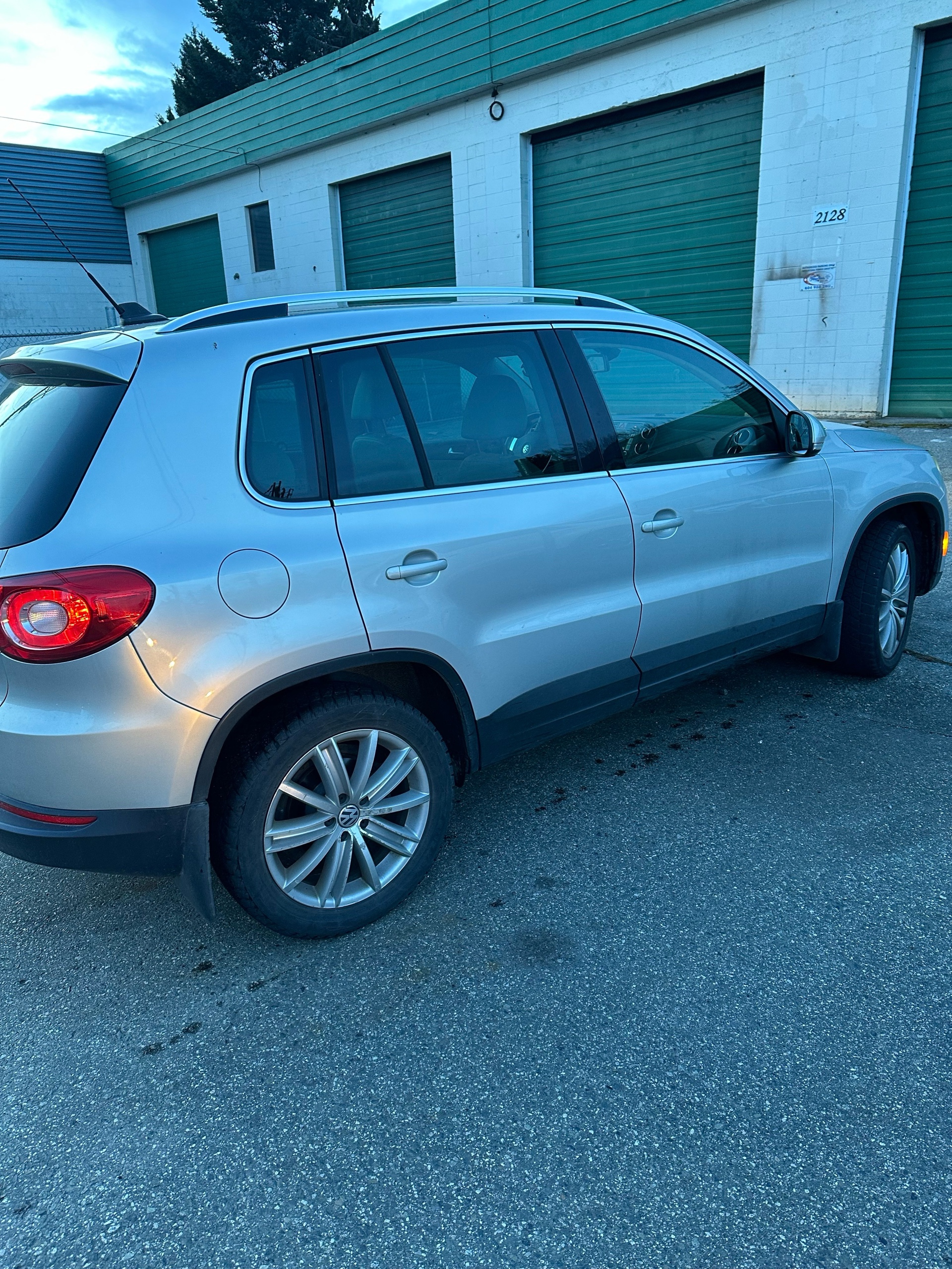 /canwestautoinc/2009-Volkswagen-Tiguan-39704488574763697.jpg