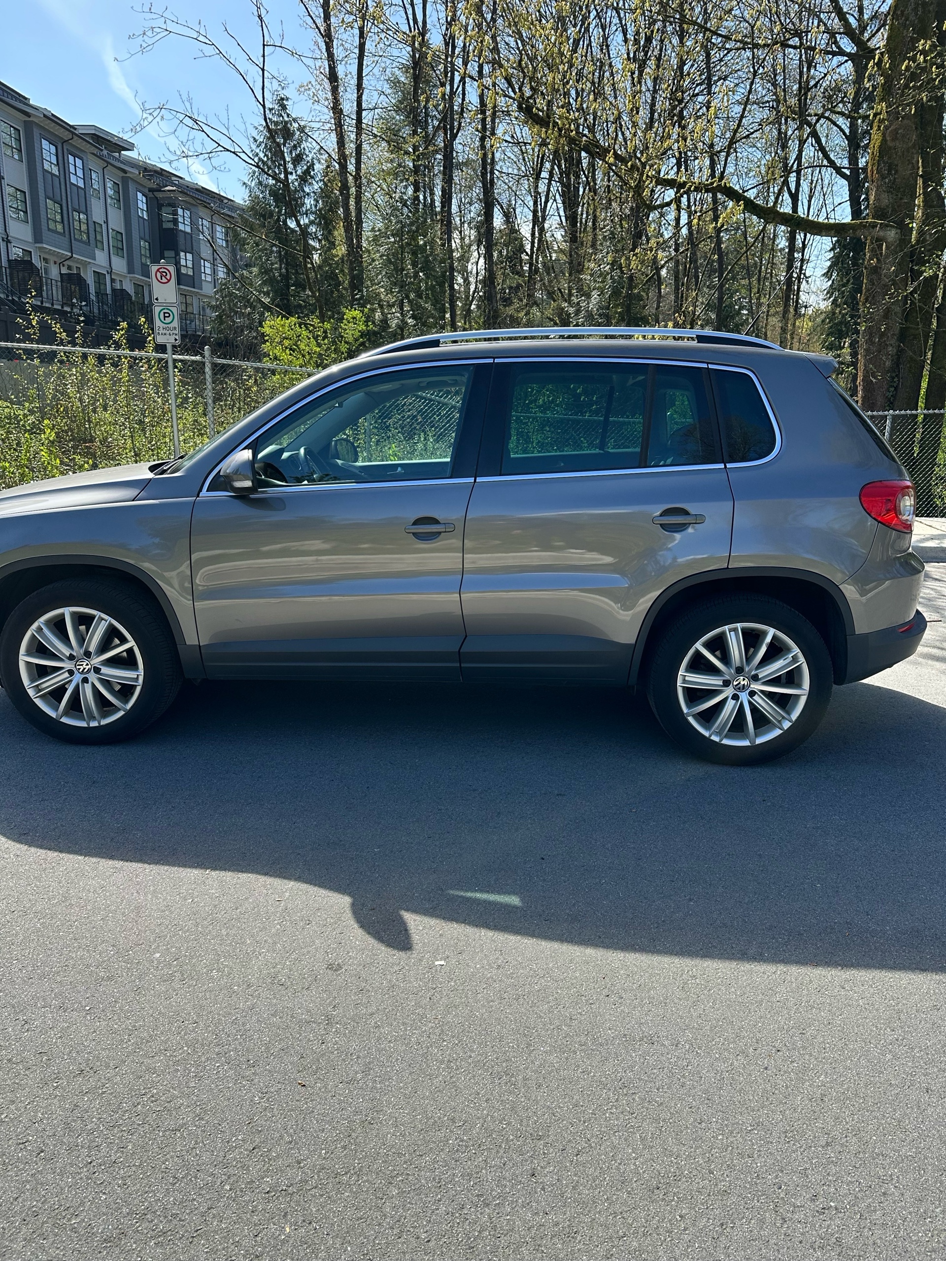 /canwestautoinc/2009-Volkswagen-Tiguan-40665167553992343.jpg
