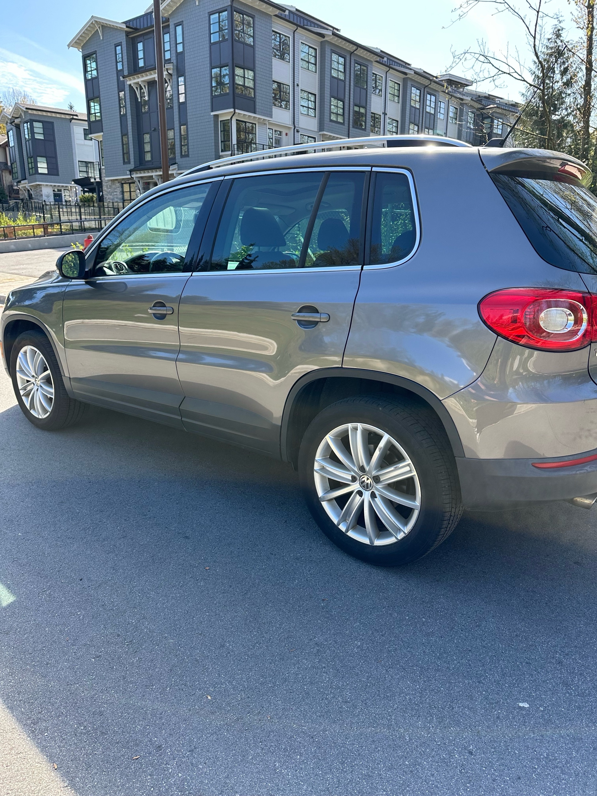 /canwestautoinc/2009-Volkswagen-Tiguan-499265788006533.jpg