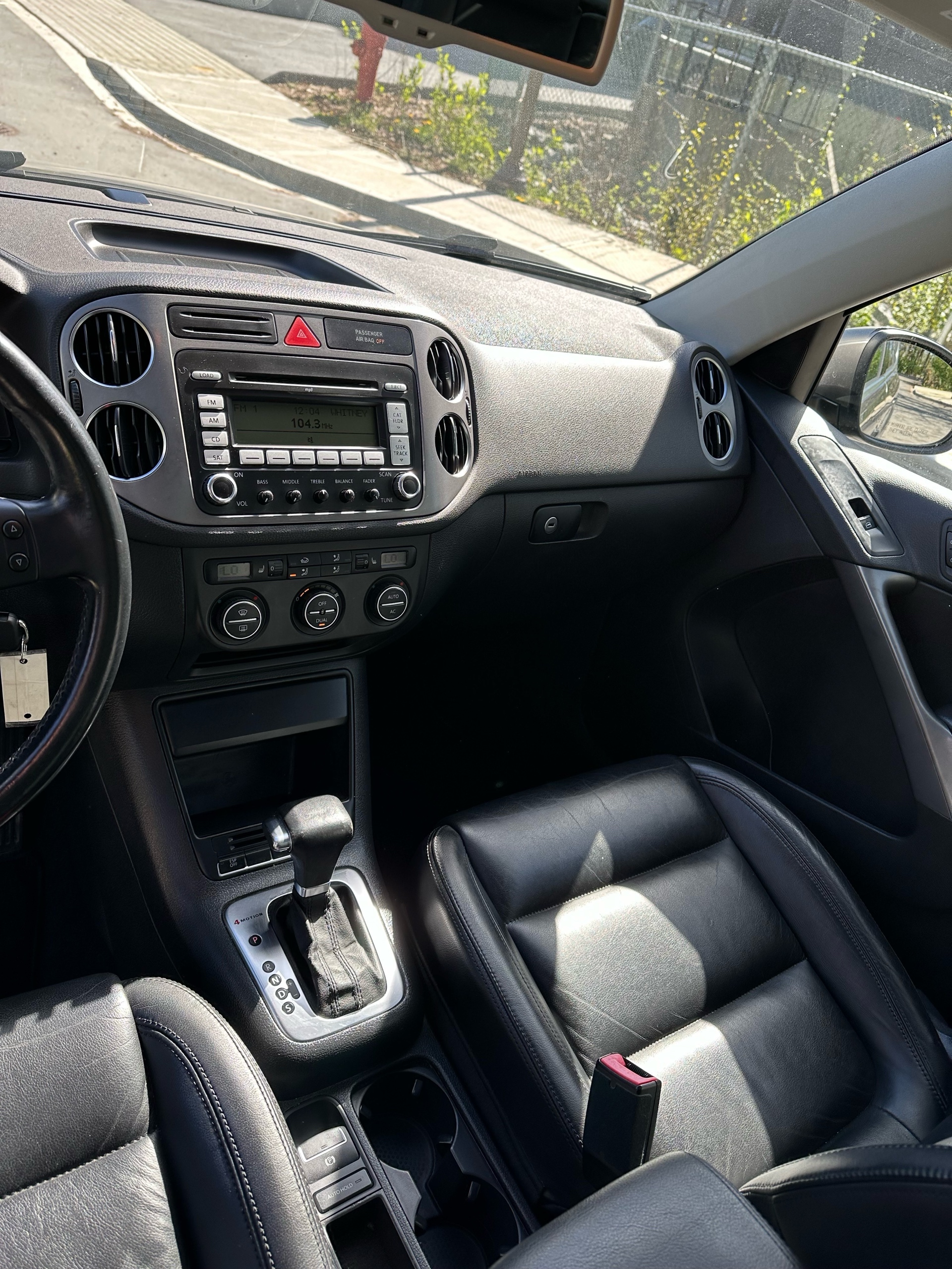/canwestautoinc/2009-Volkswagen-Tiguan-5532366865308906.jpg