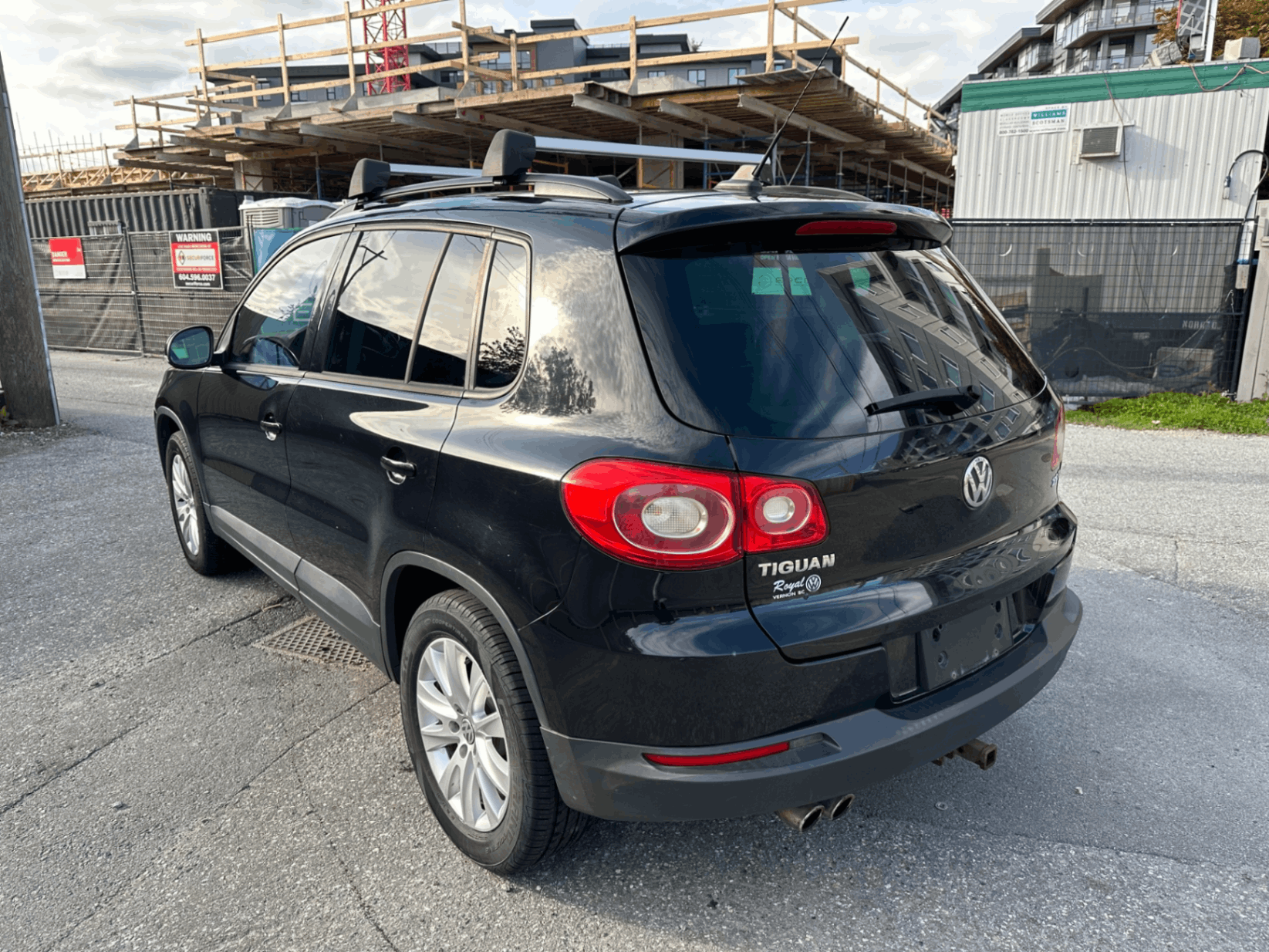 /canwestautoinc/2009-Volkswagen-Tiguan-9873497159909437.jpg