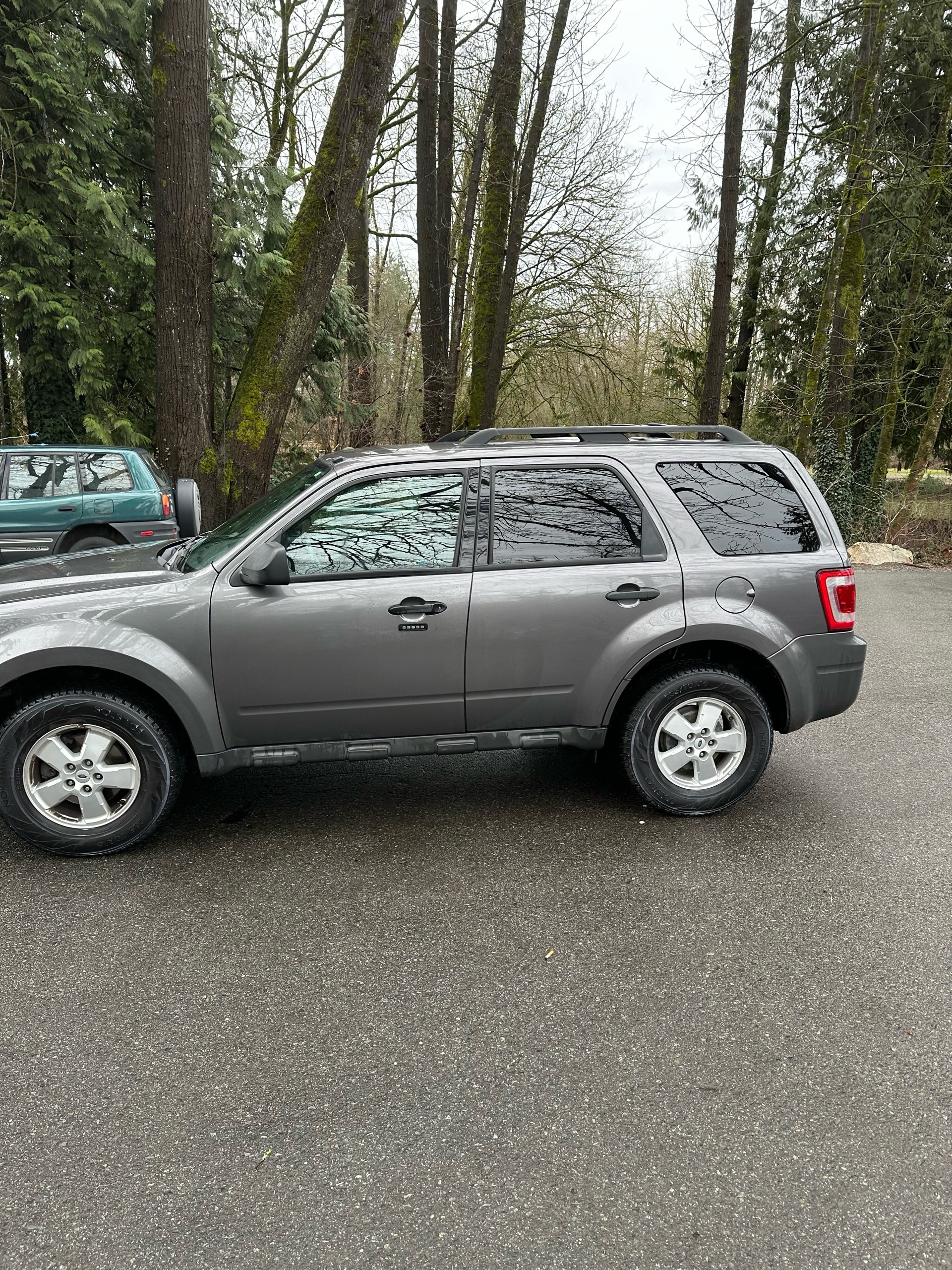 /canwestautoinc/2010-Ford-Escape-42253457821931306.jpg