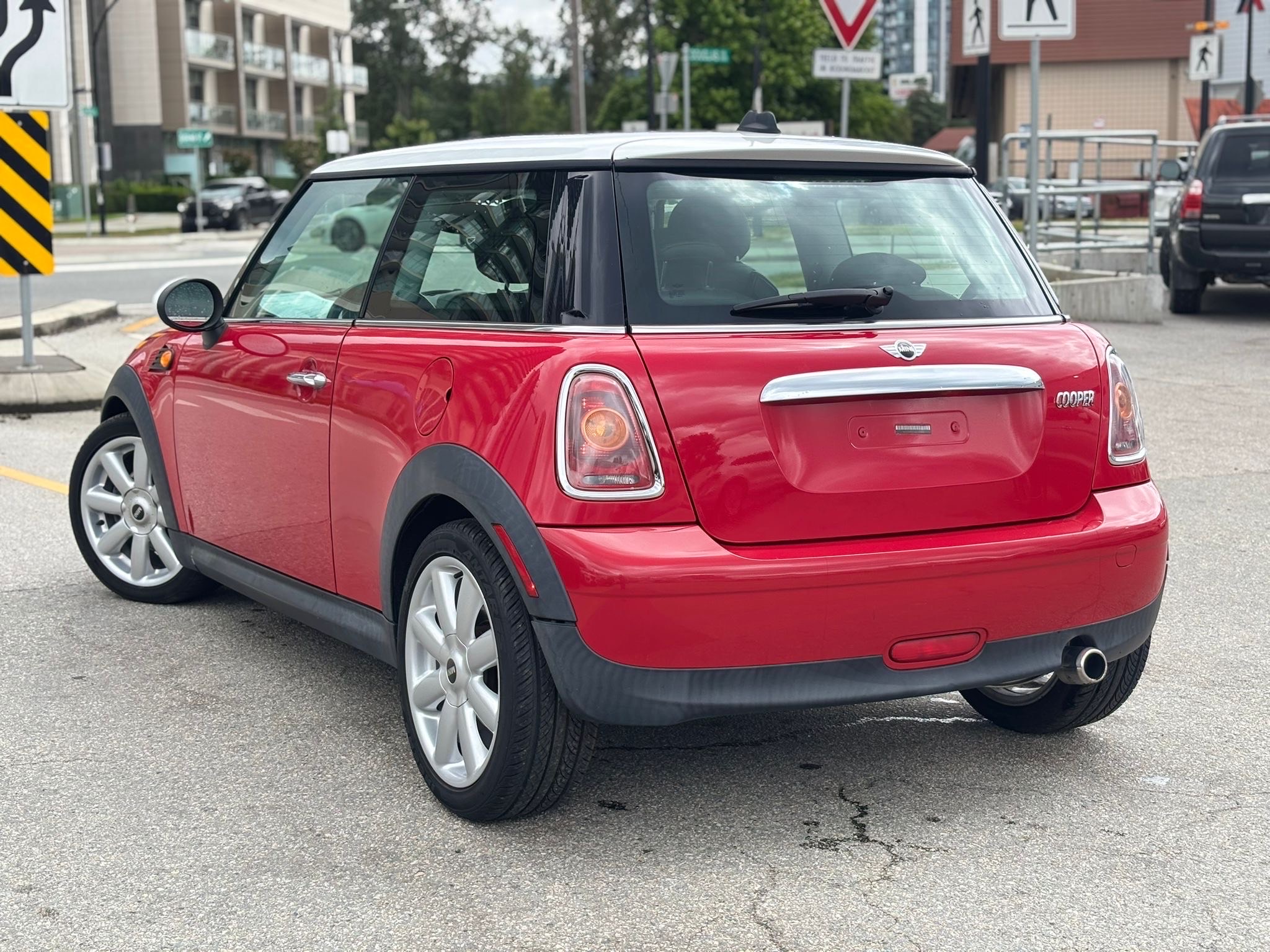 /canwestautoinc/2010-MINI-CooperHardtop-16808288466624366.jpg