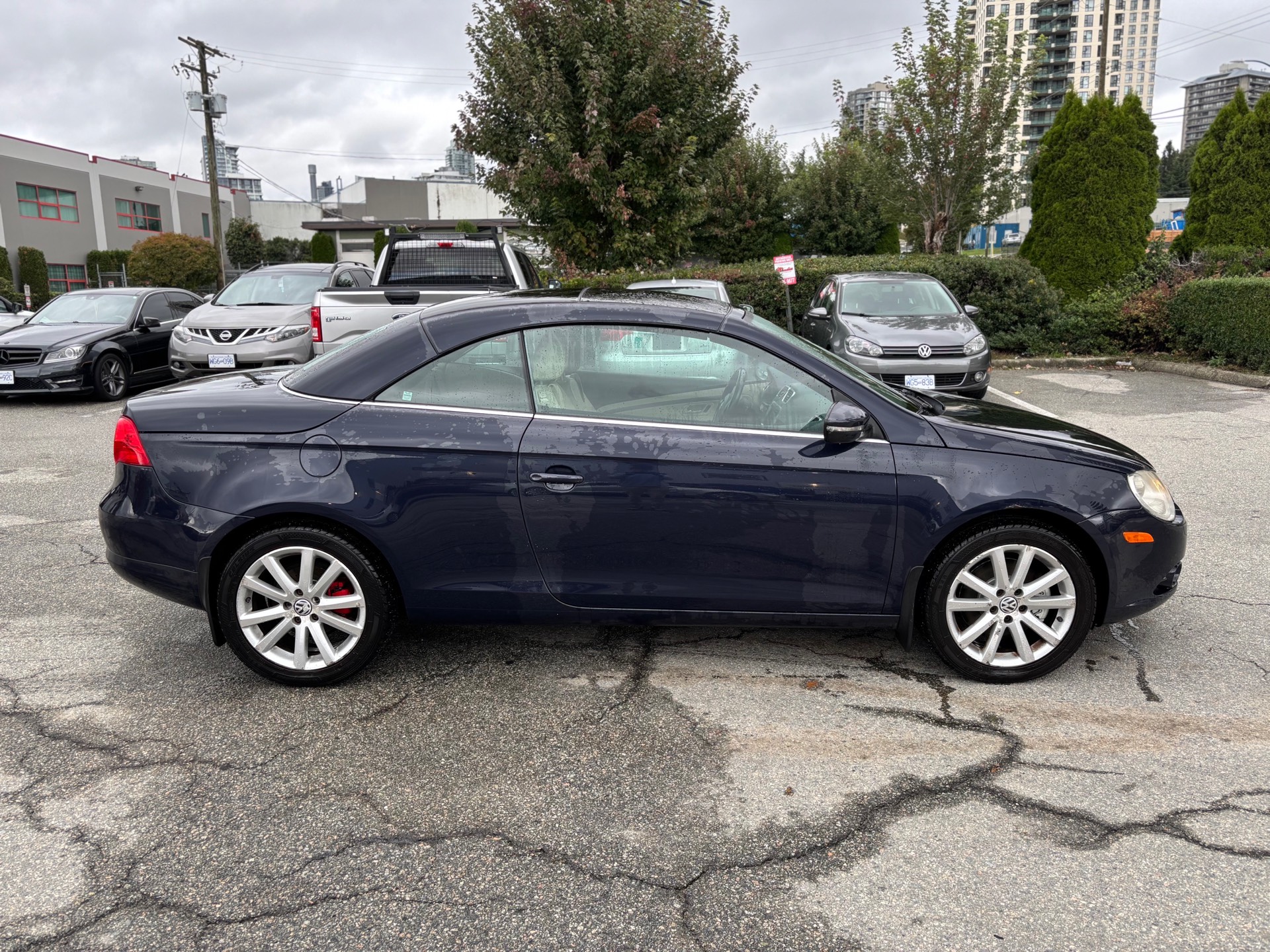 /canwestautoinc/2010-Volkswagen-Eos-8833191079648275.jpg