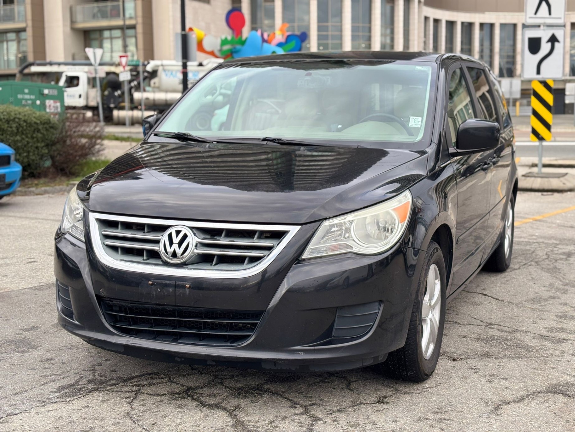 /canwestautoinc/2010-Volkswagen-Routan-3459644000020077.jpg