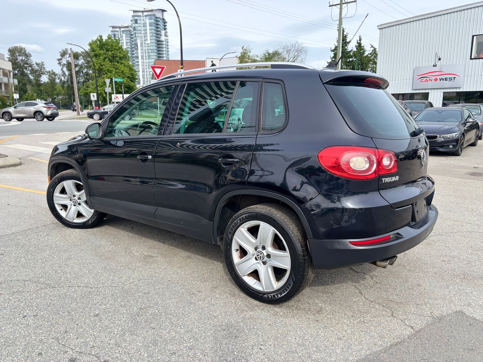 /canwestautoinc/2010-Volkswagen-Tiguan-22390096635359336.jpg