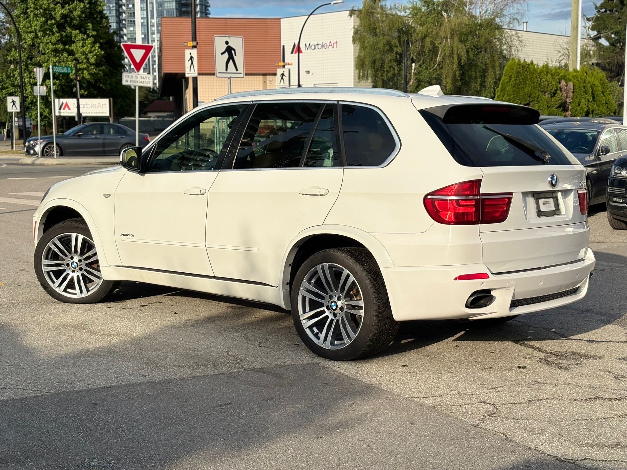 /canwestautoinc/2011-BMW-X5-3183364475918993.jpg