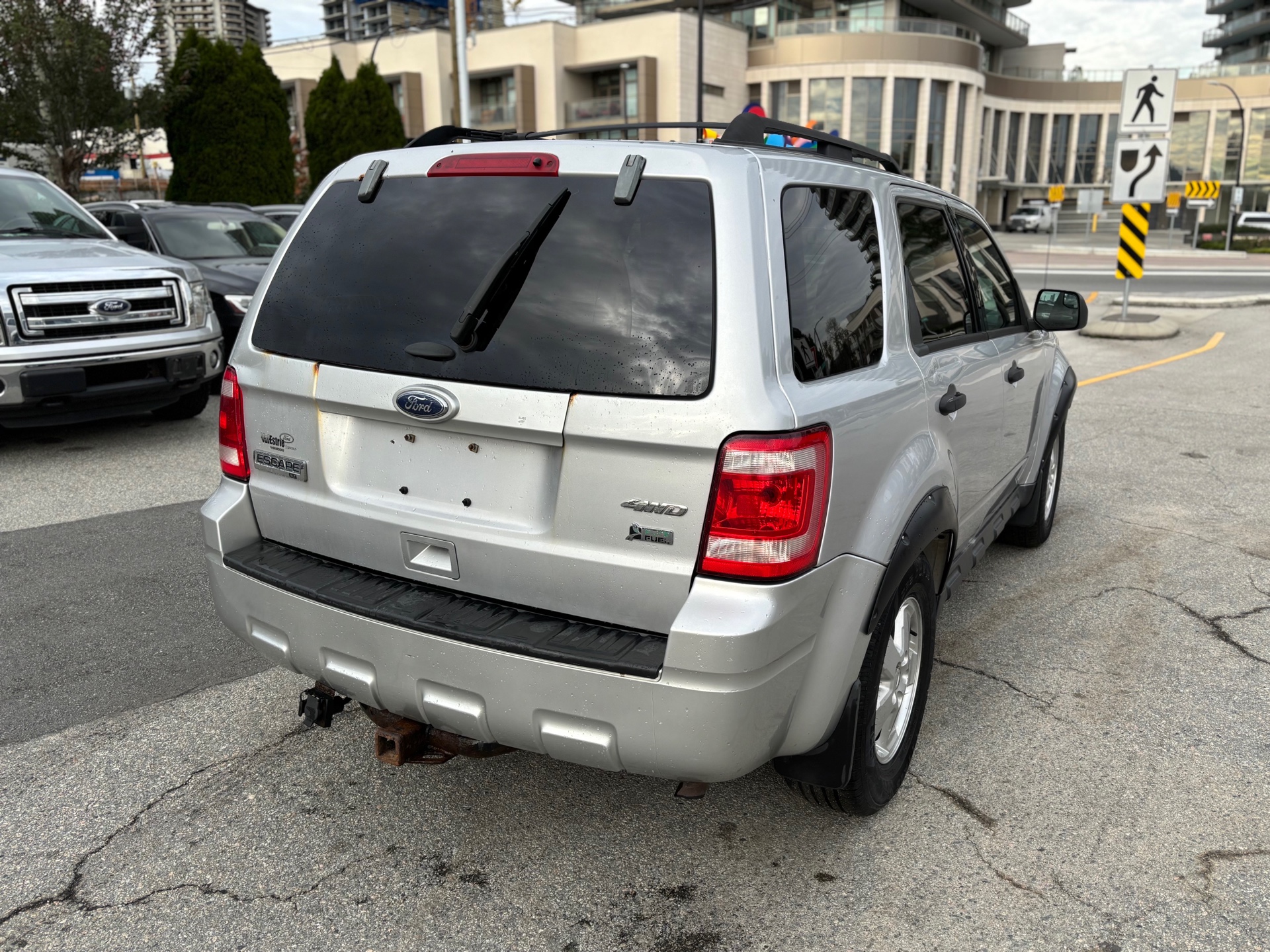 /canwestautoinc/2011-Ford-Escape-02580478396159358.jpg