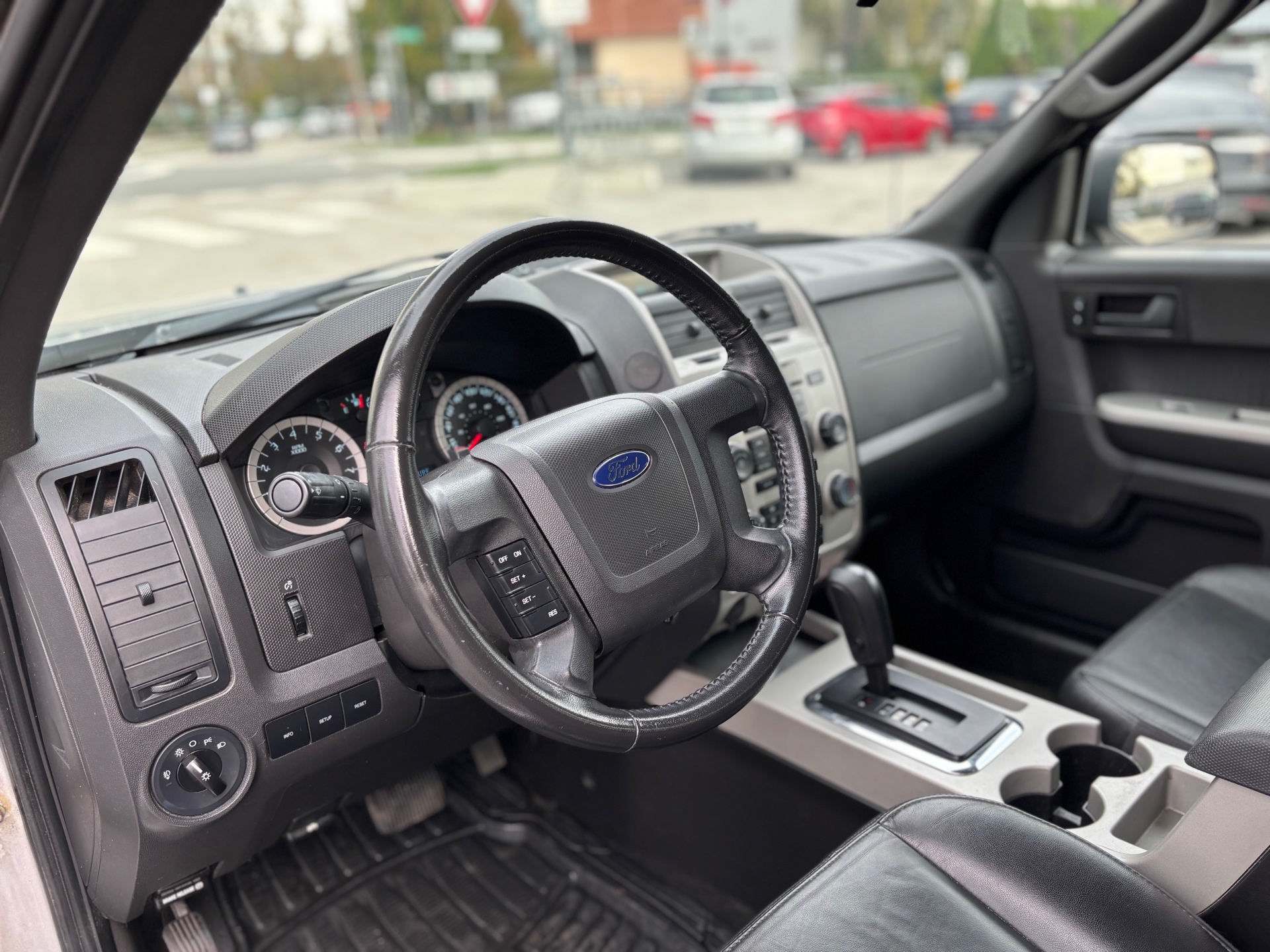 /canwestautoinc/2011-Ford-Escape-22956901427820964.jpg