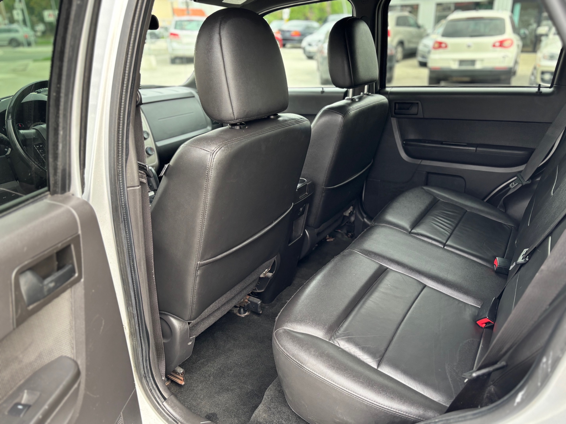 /canwestautoinc/2011-Ford-Escape-28949586474504097.jpg